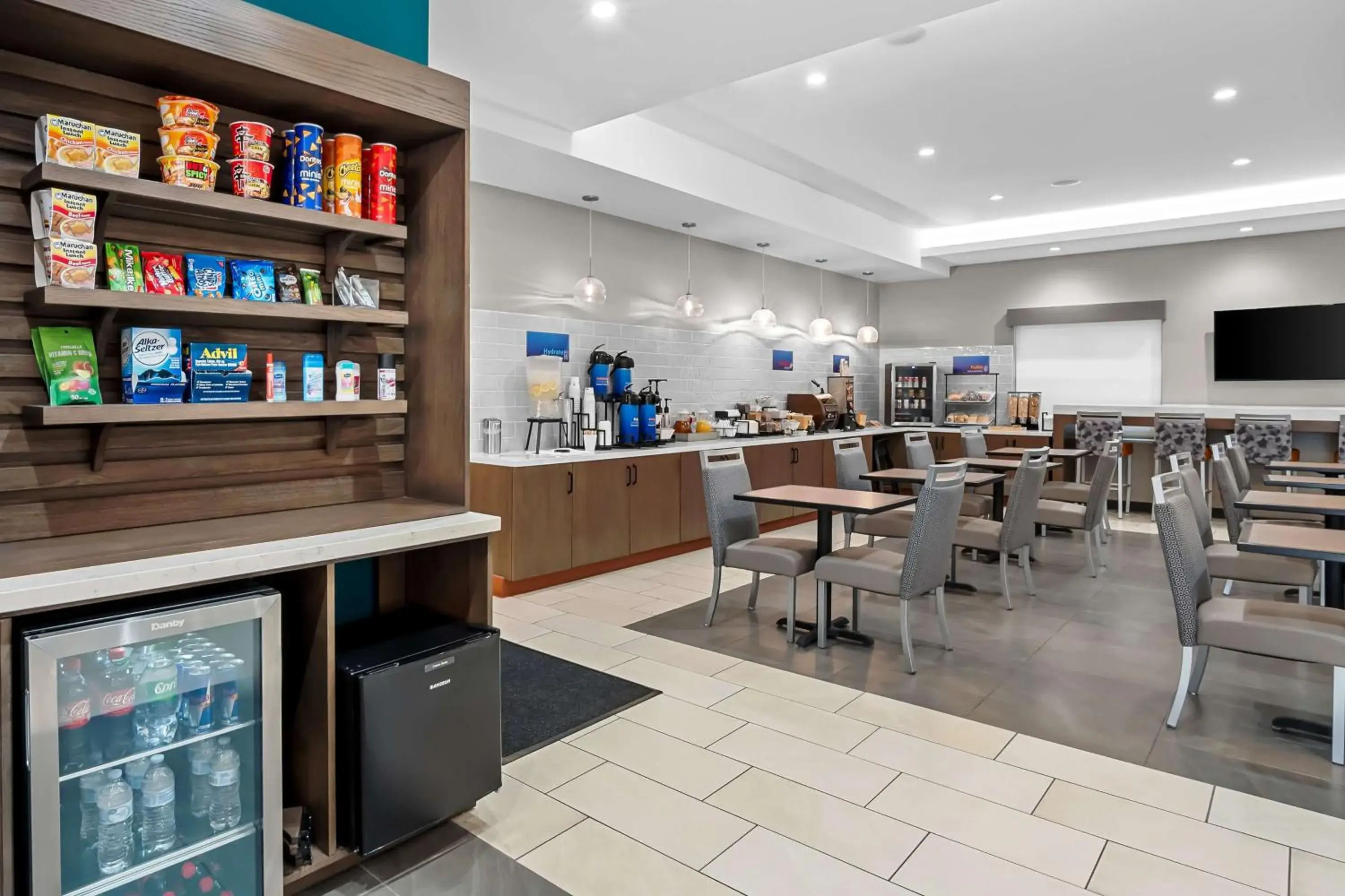 Property building in Best Western San Bernardino Hotel Property building in Best Western San Bernardino Hotel