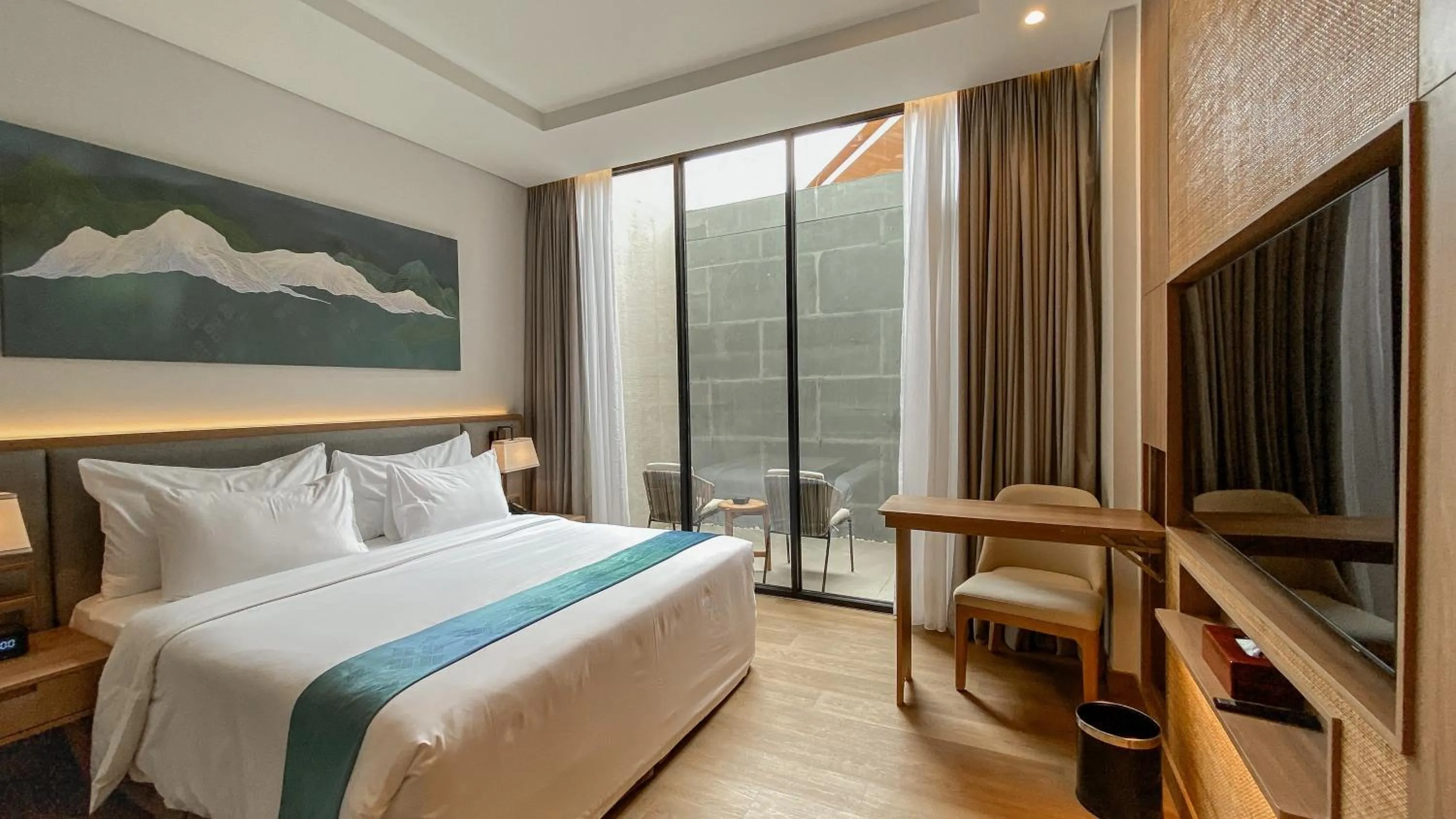 Bedroom, Bed in Marianna Resort And Convention Tuktuk - Samosir, Marclan Collection