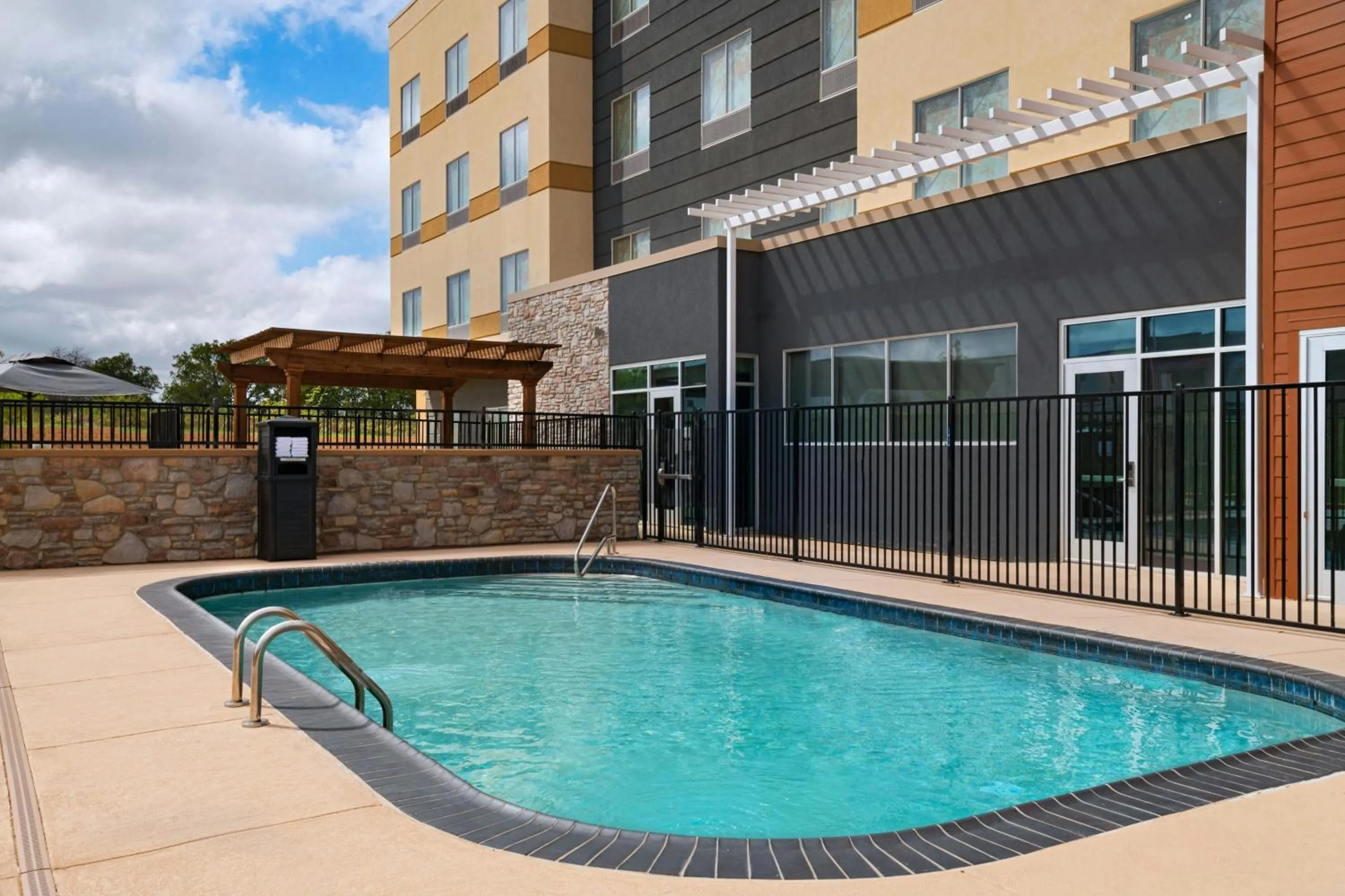 Swimming pool in Fairfield by Marriott Inn & Suites Fort Worth Alliance Airport