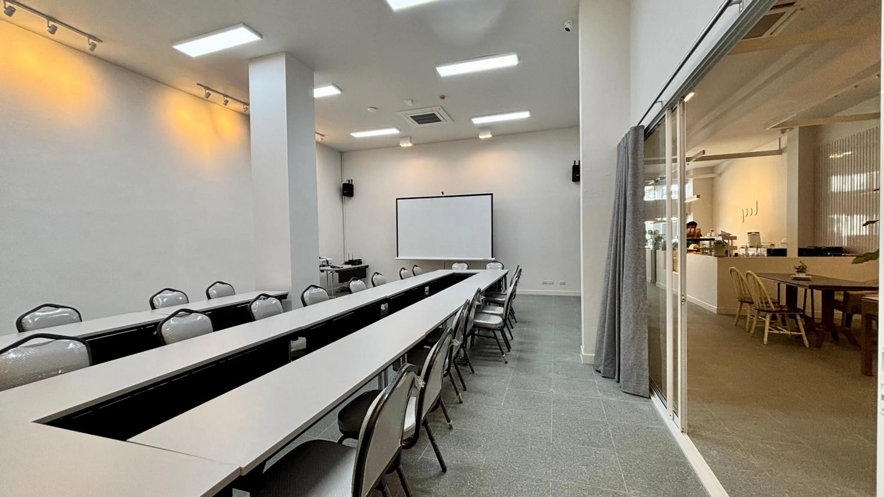 Restaurant/places to eat in Ratana Hotel Sakdidet, PHUKET TOWN