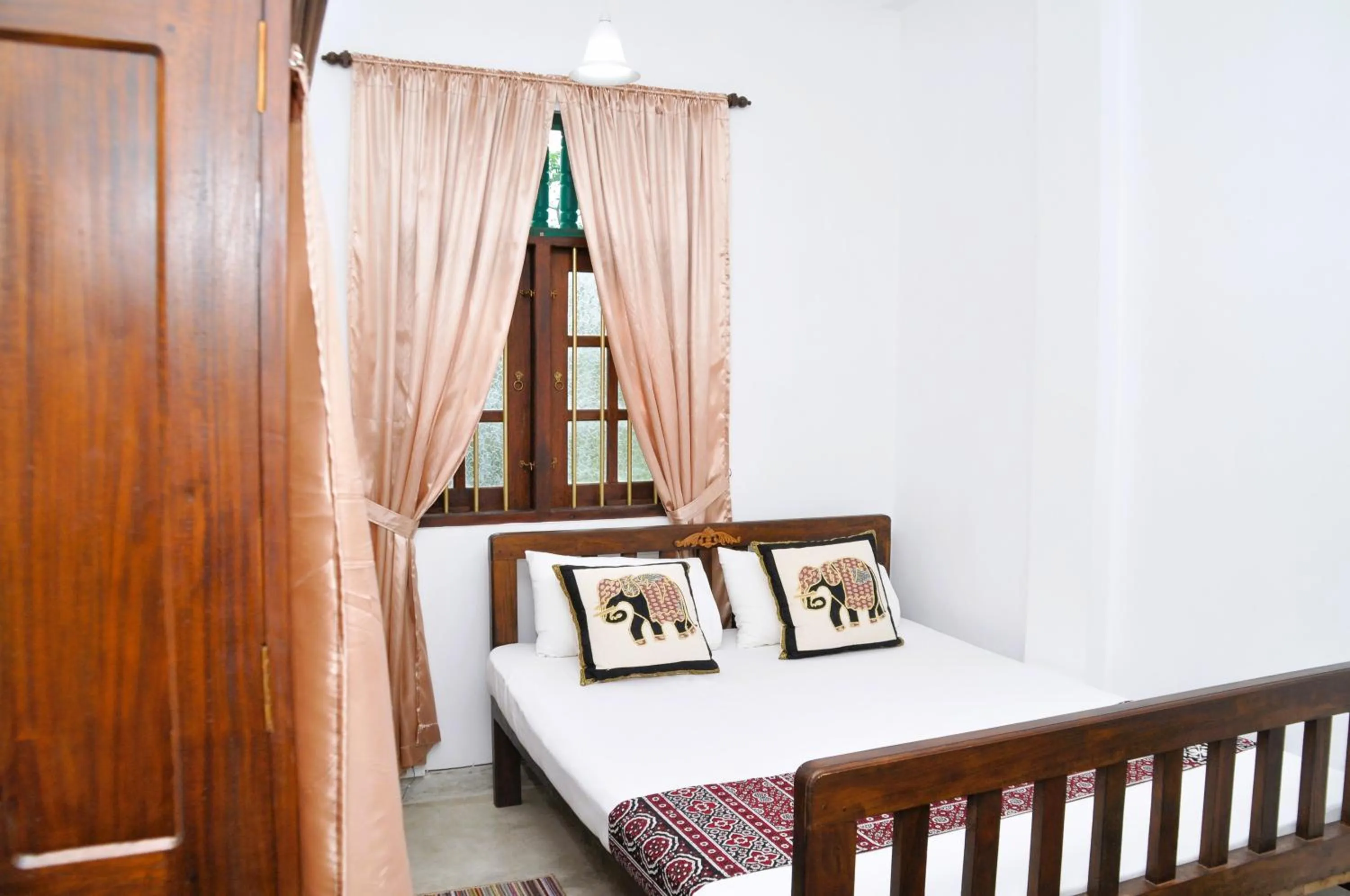 Bed in Muduna Walawwa Resort