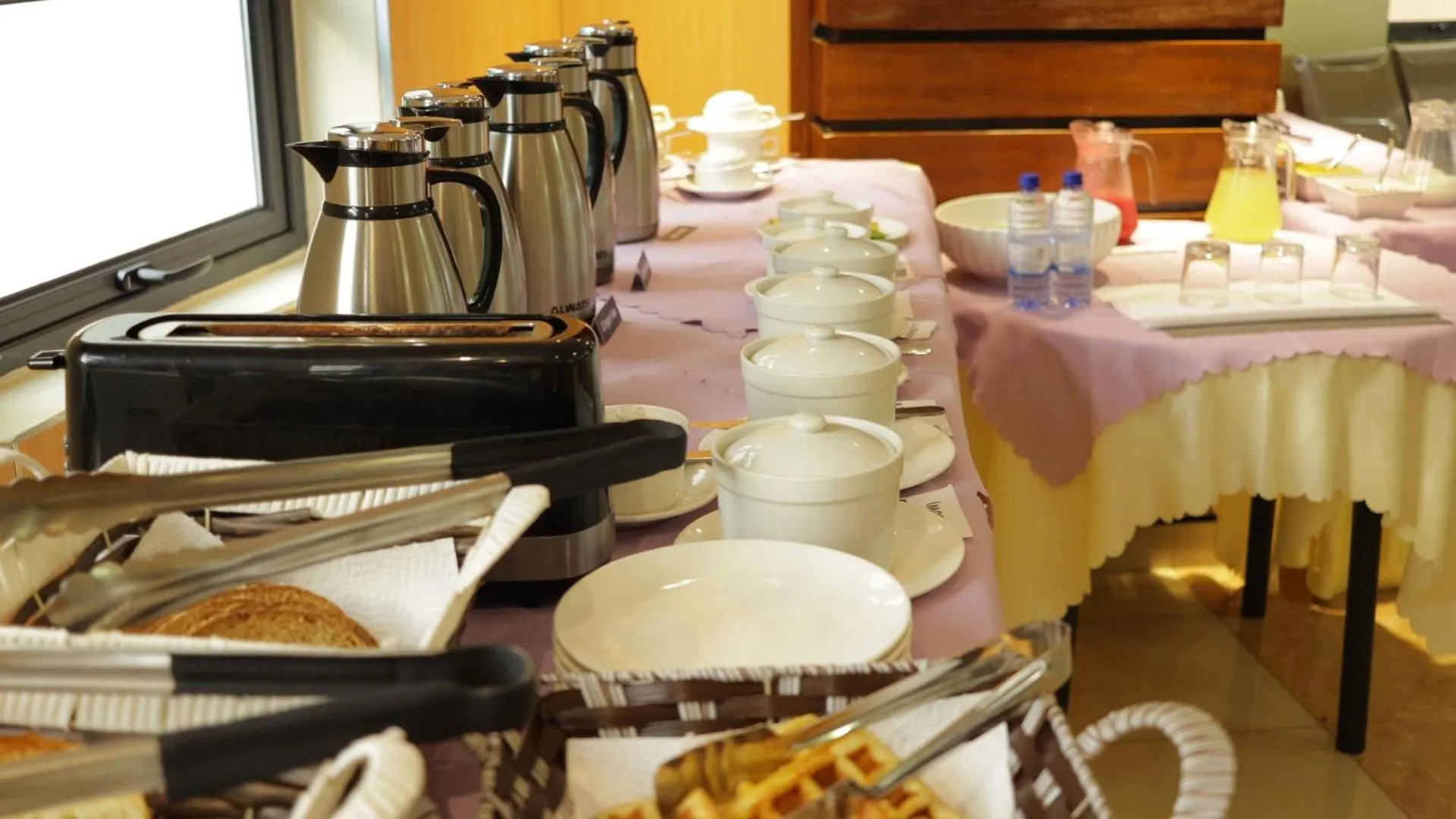 Coffee/tea facilities in Tropical Plaza Apartments