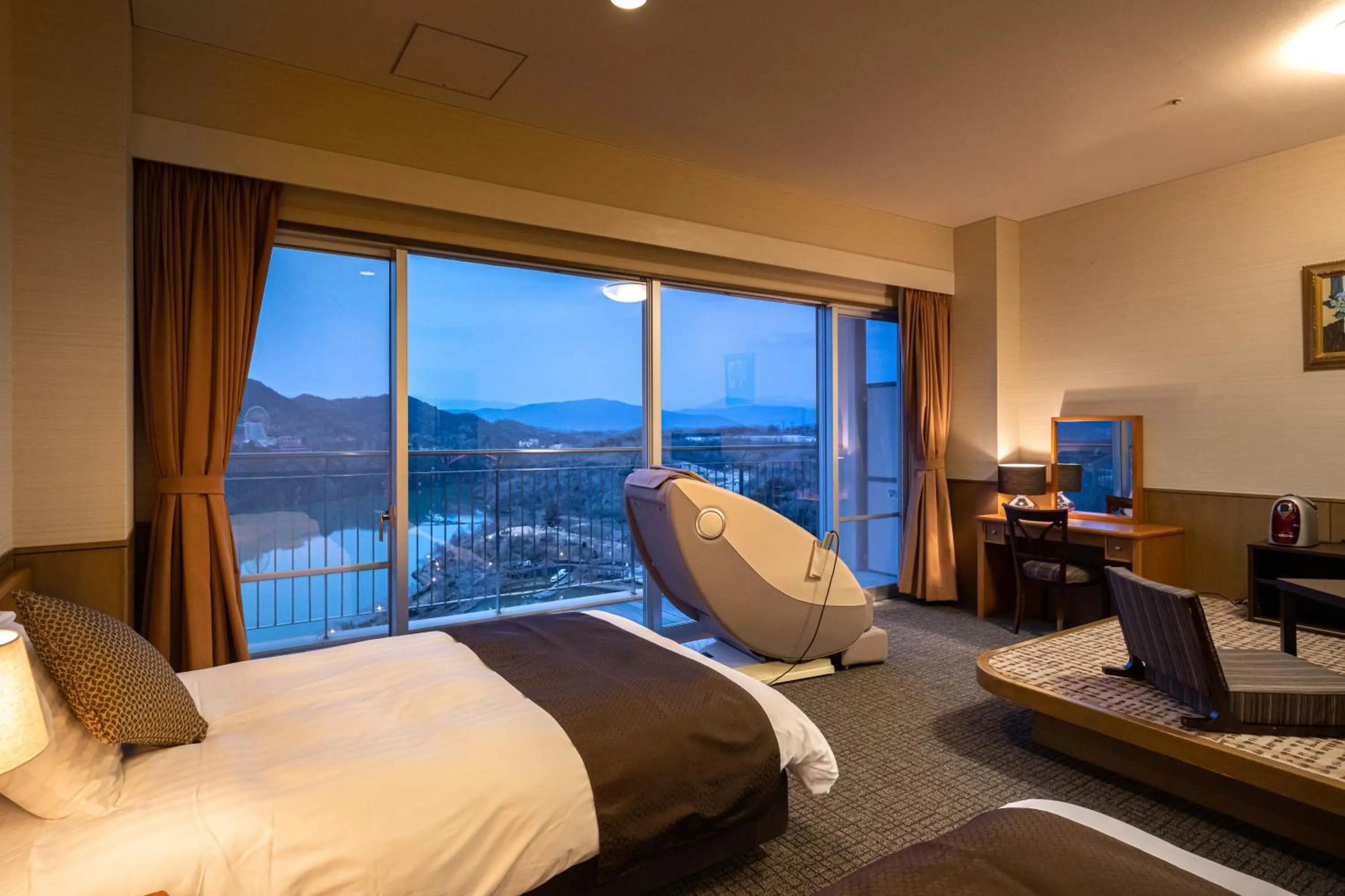Photo of the whole room, Bed in Enakyo Onsen Hotel Yuzuriha