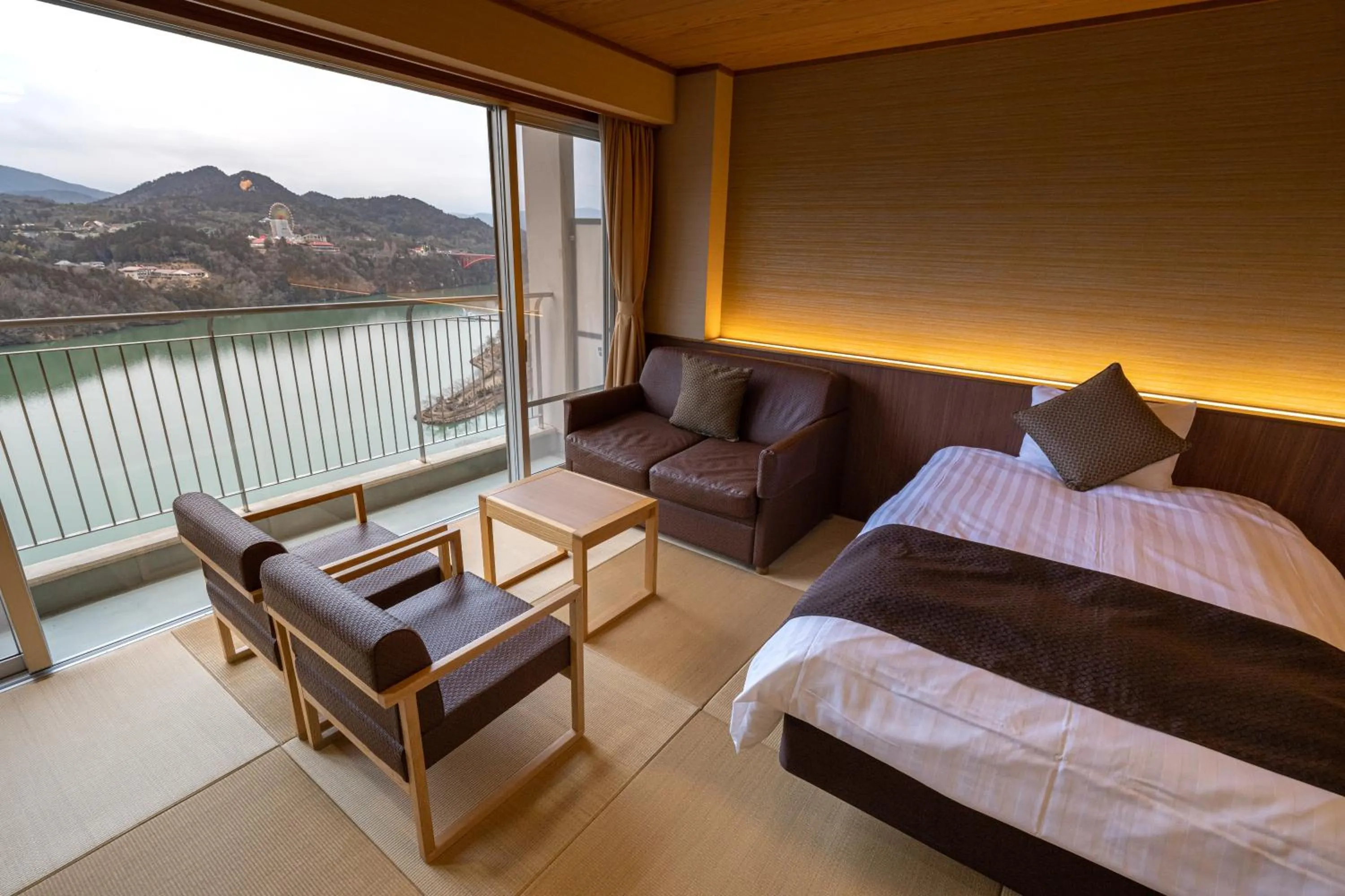 Photo of the whole room, Bed in Enakyo Onsen Hotel Yuzuriha