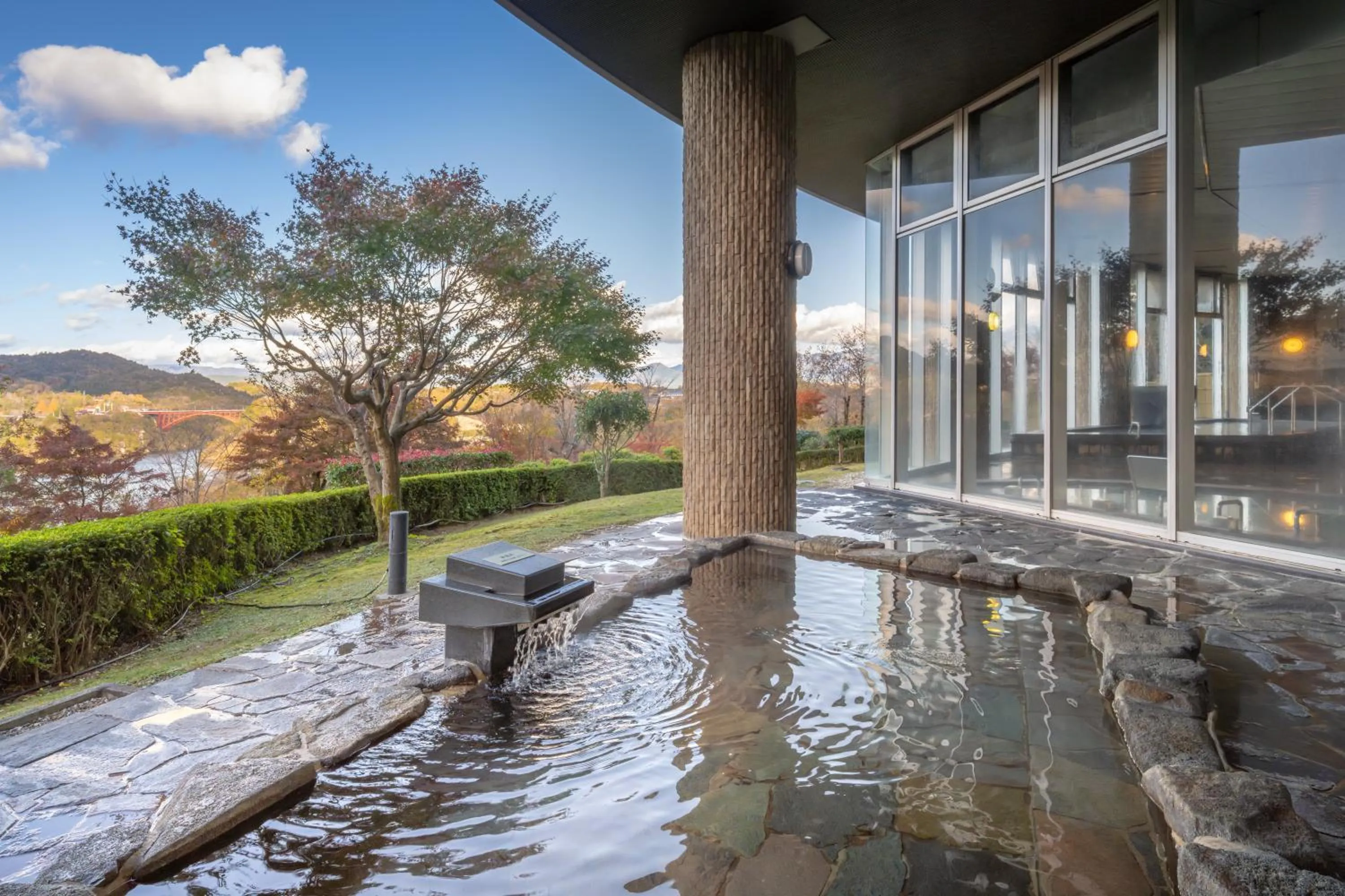 Hot Spring Bath in Enakyo Onsen Hotel Yuzuriha