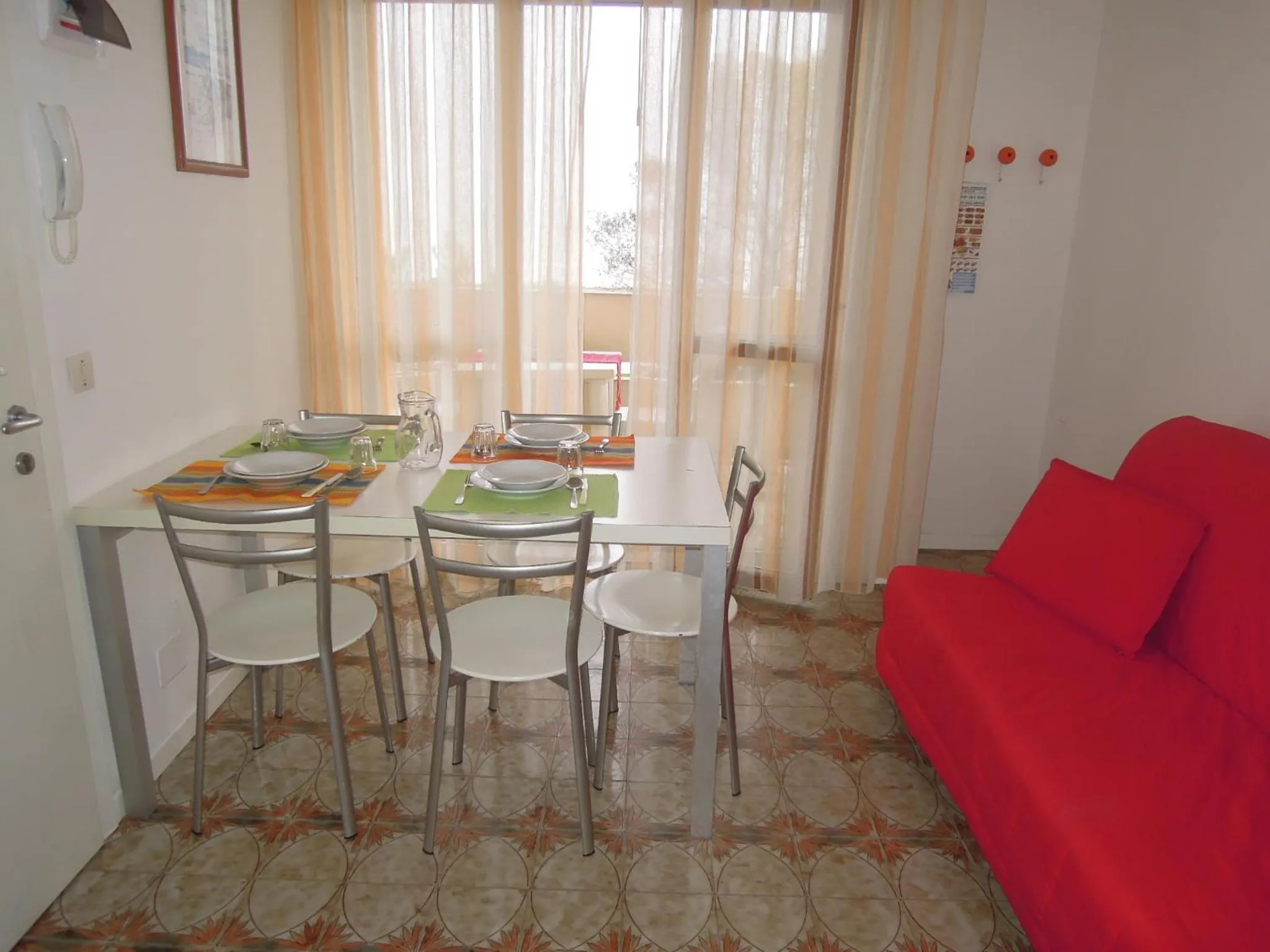 Flat with terrace near the beach-Beahost