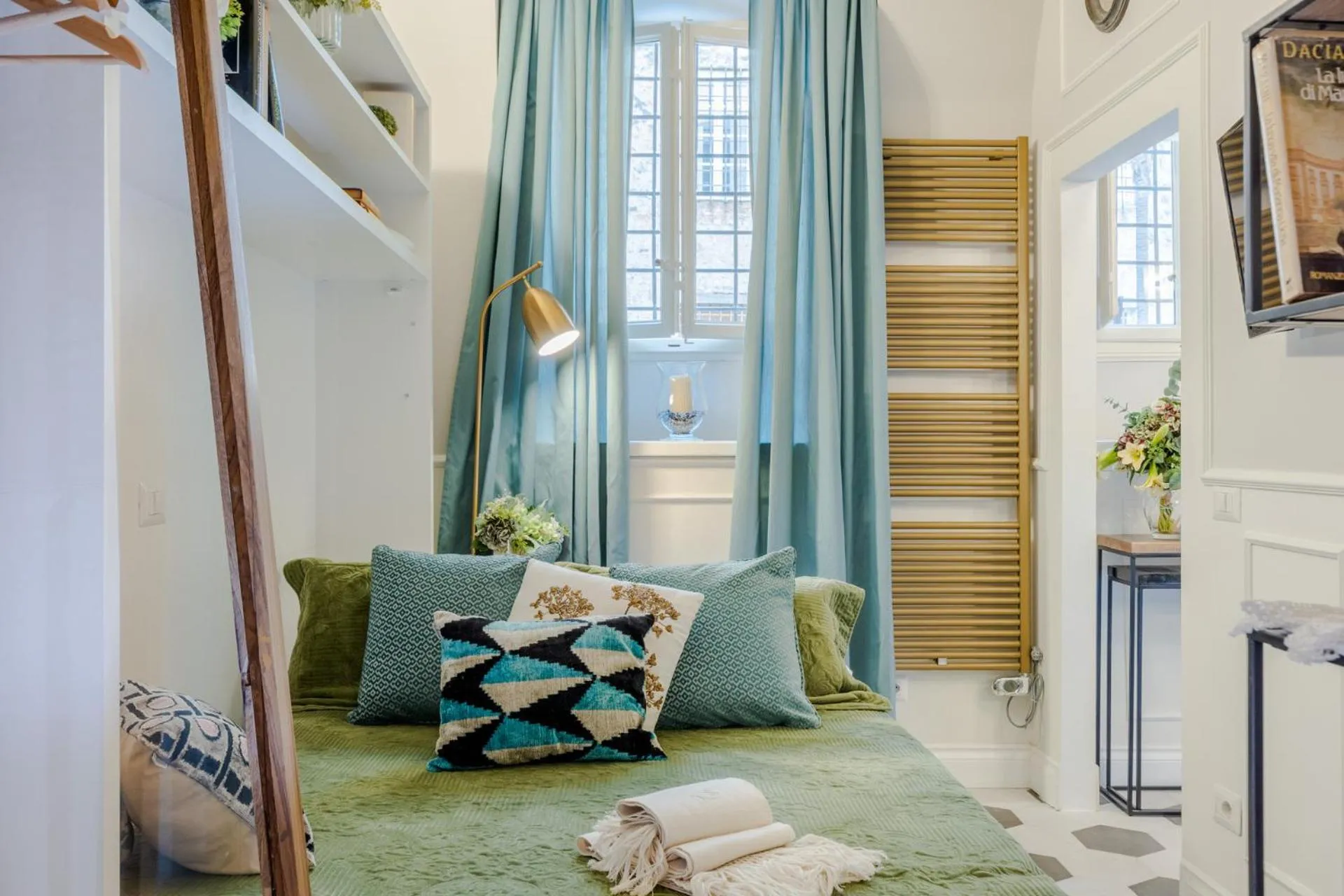 Busdraghi Studio, a stylish studio along Via Fillungo