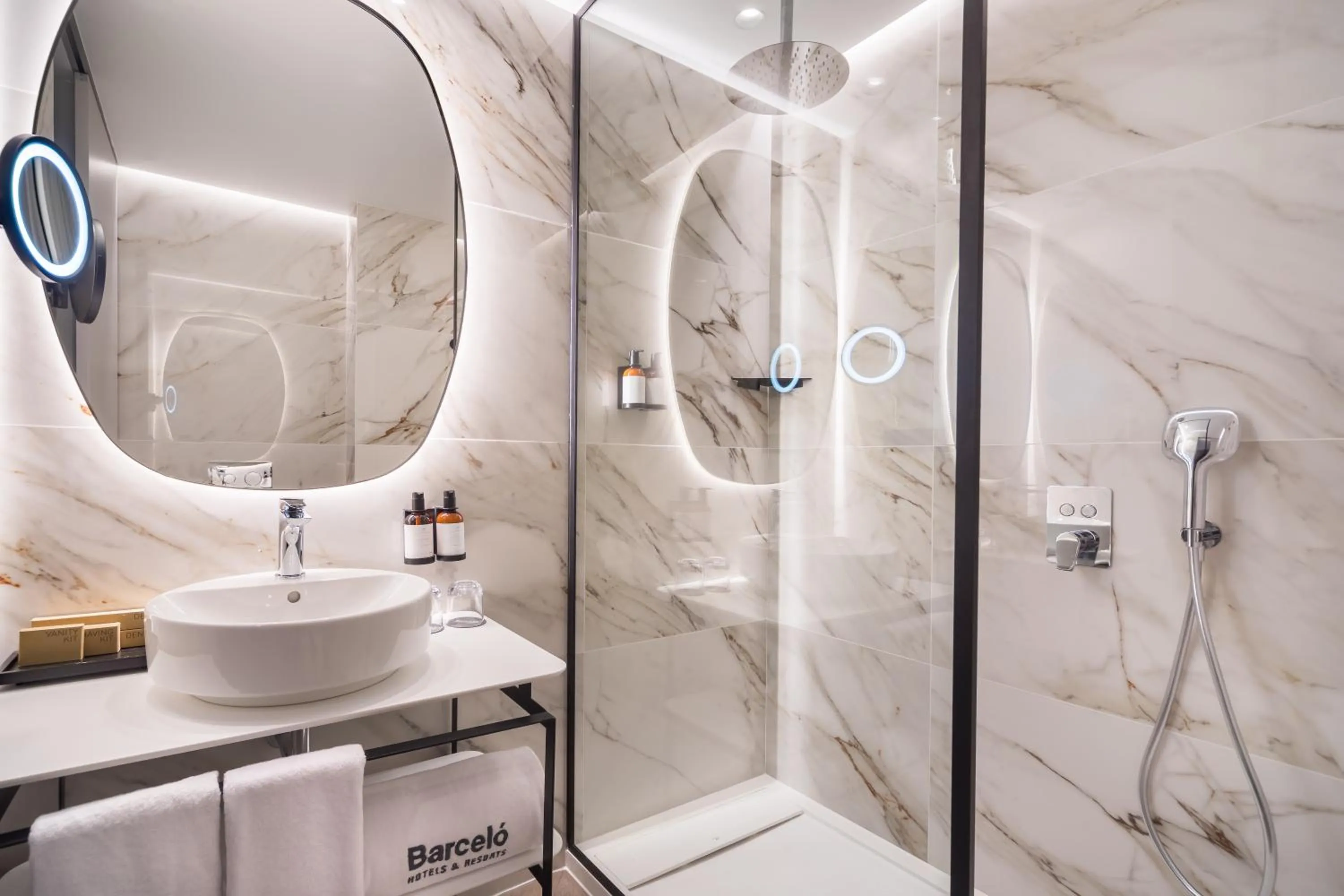 Shower in Barceló Funchal Oldtown