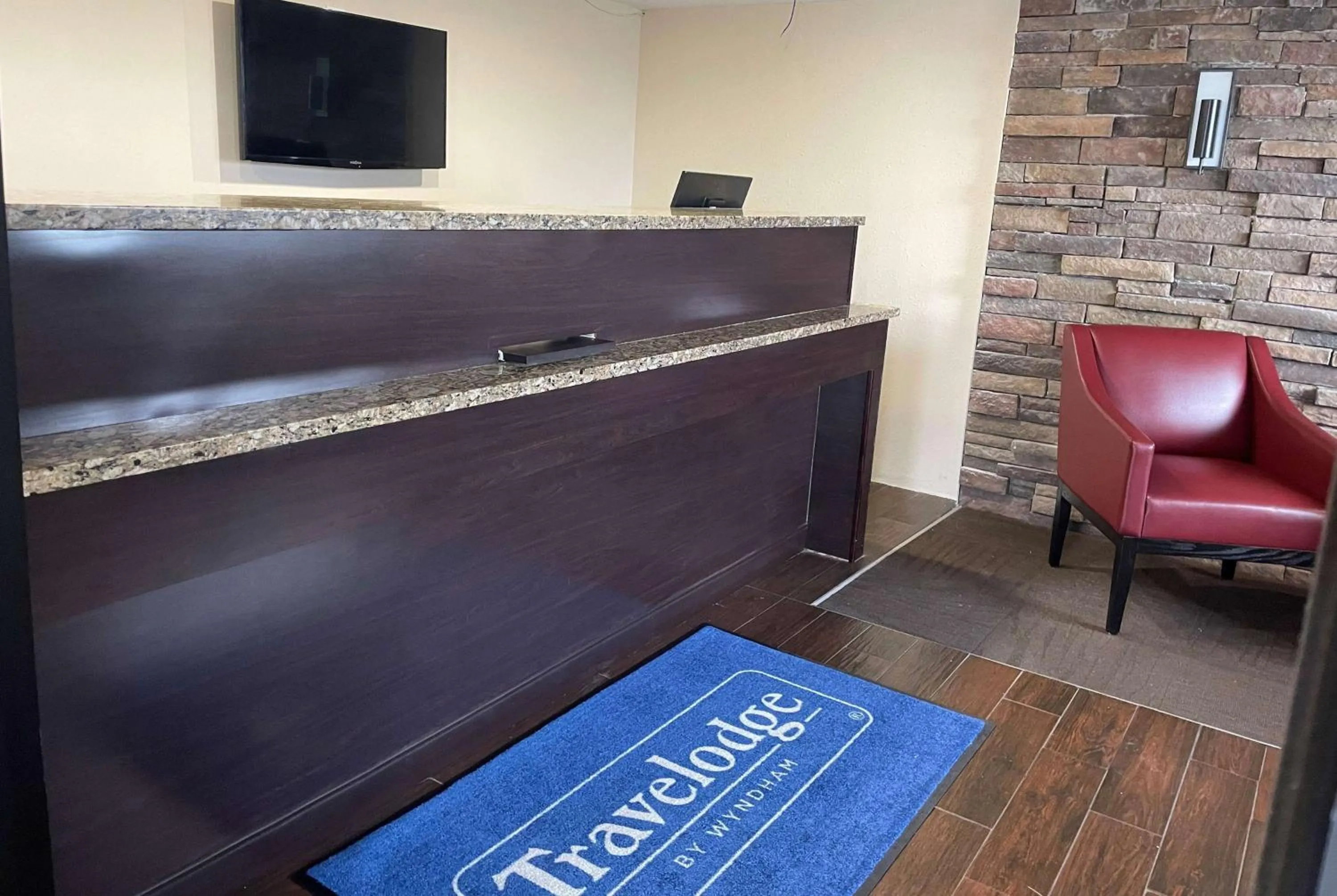 Lobby or reception in Travelodge by Wyndham Holland-Toledo