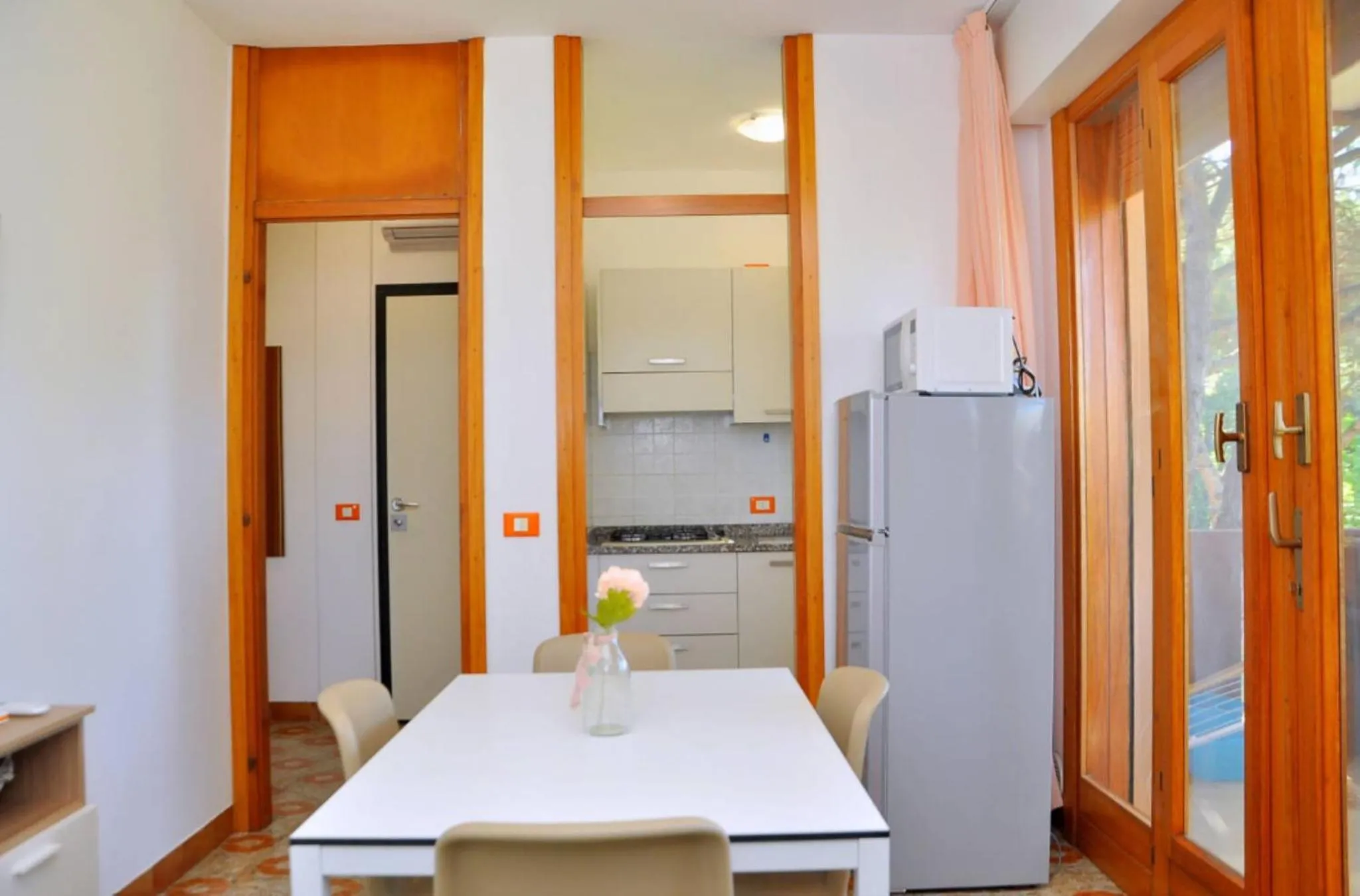 Sunny flat with terrace - Beahost