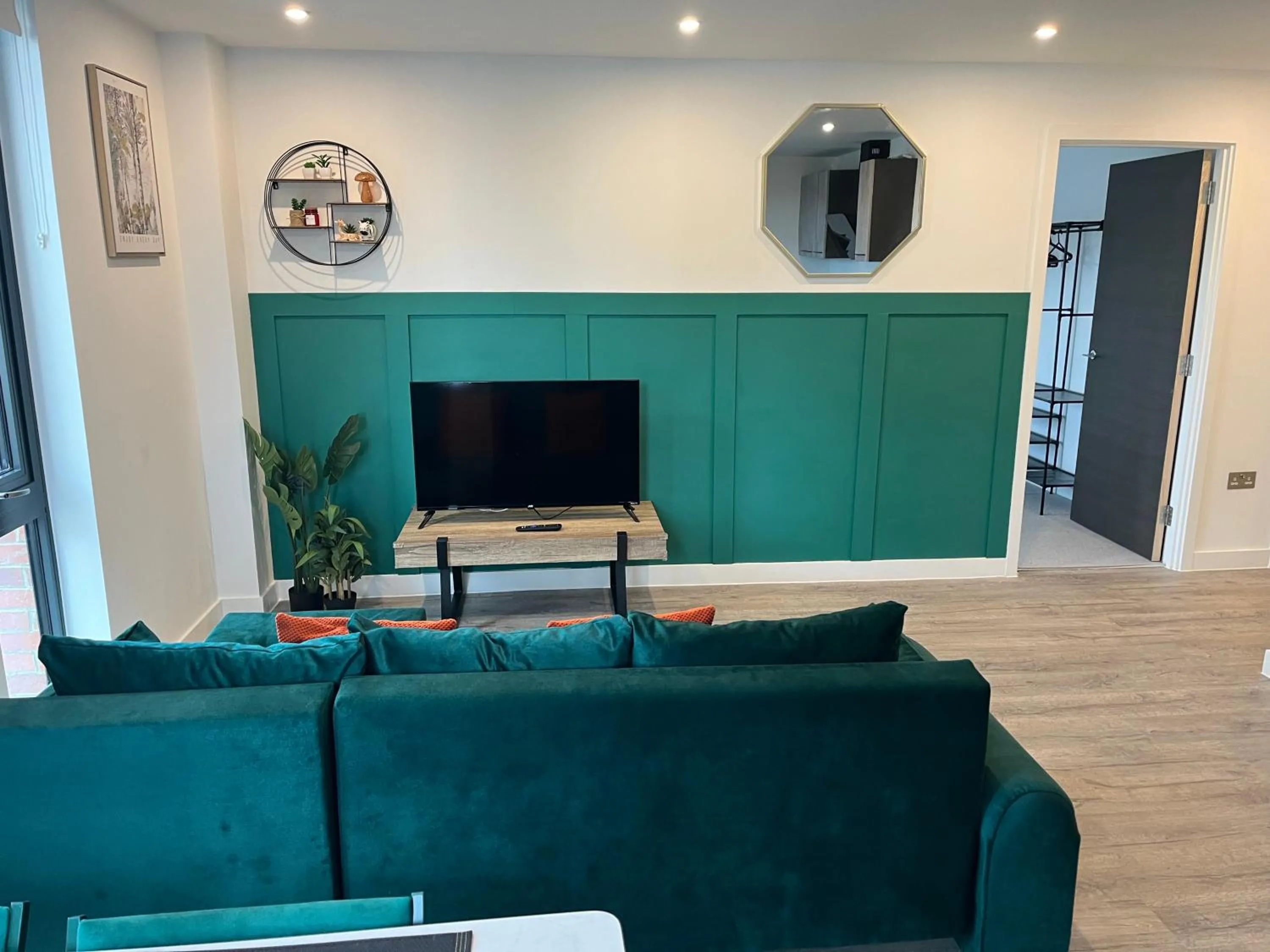 Superb New Build City Centre Flat and Gym