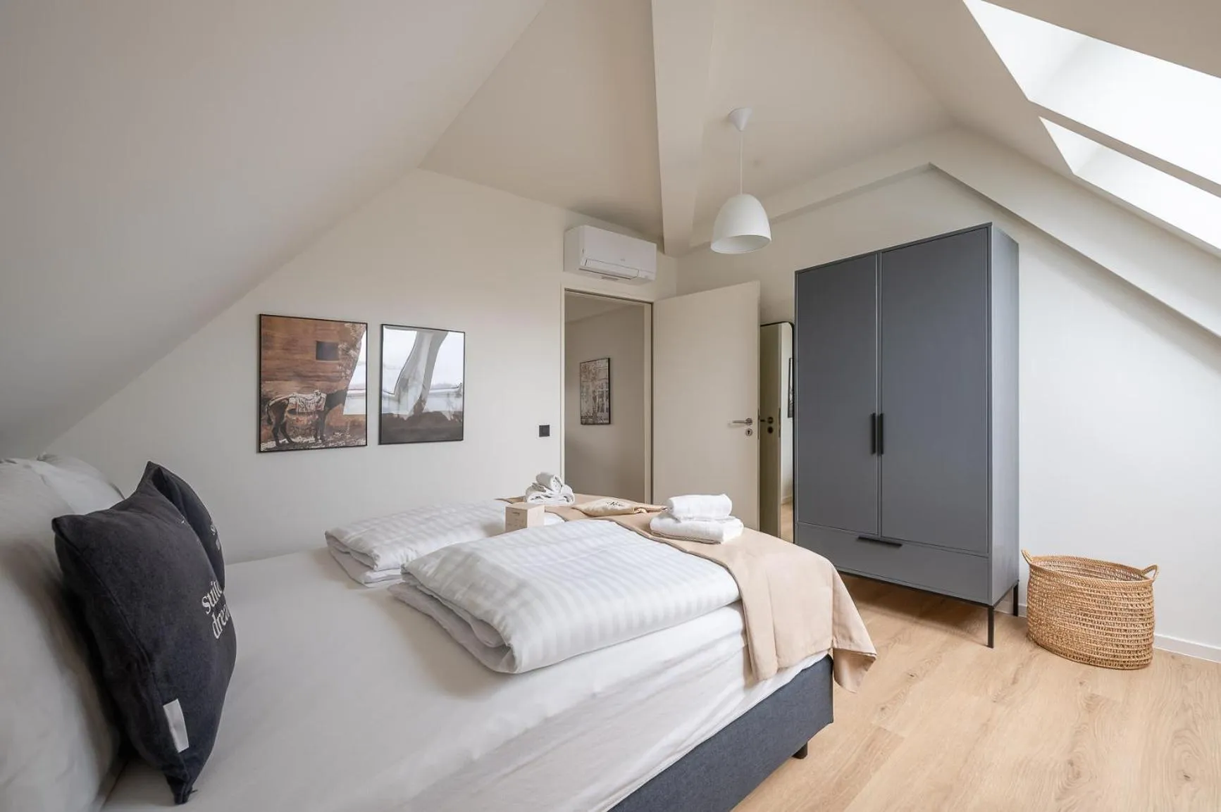 Bed in Limehome Stuttgart Elsenhansstr