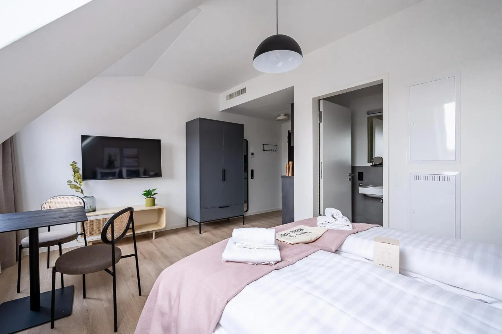 Bed in Limehome Stuttgart Elsenhansstr