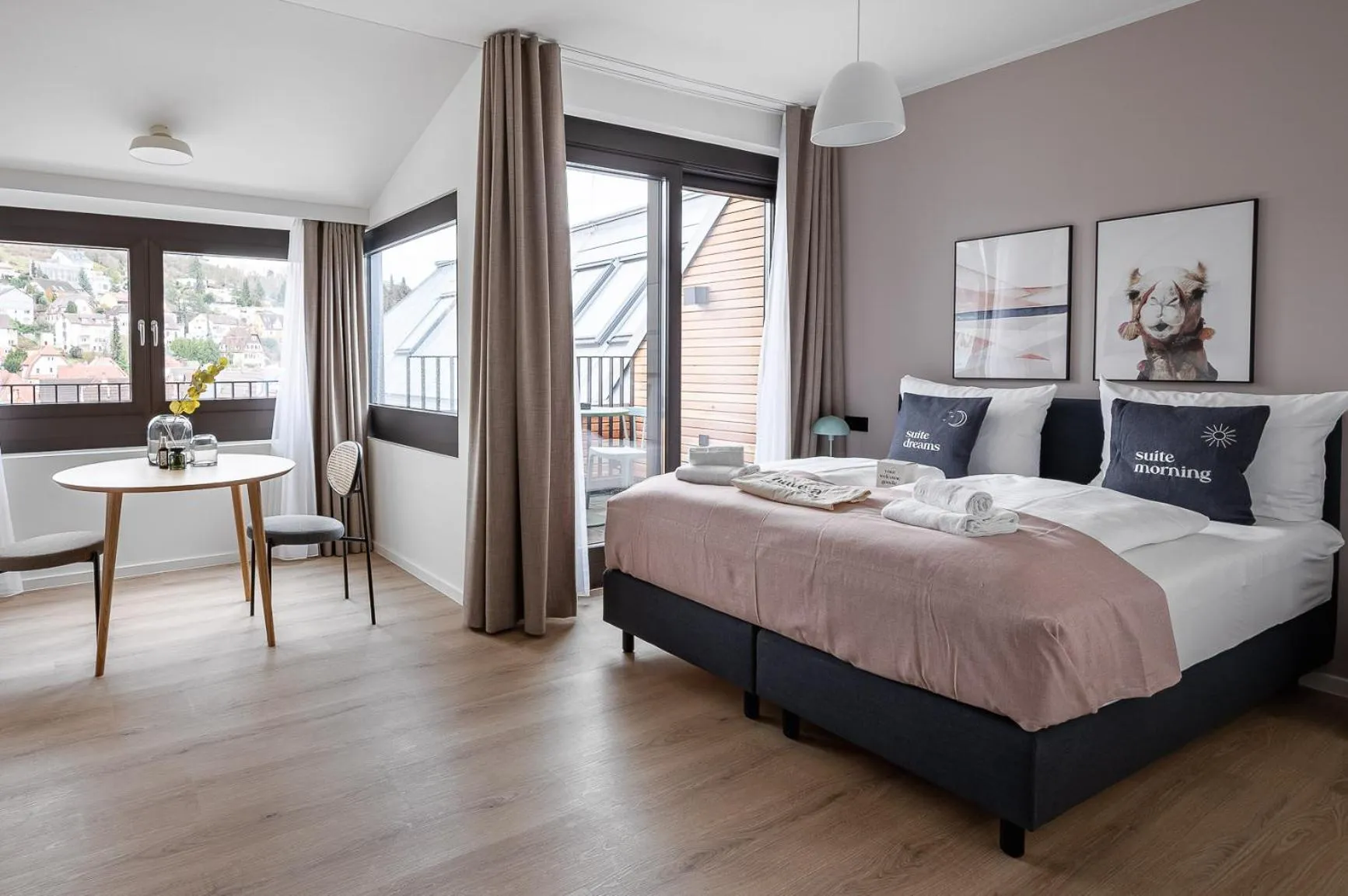 Bed in Limehome Stuttgart Elsenhansstr