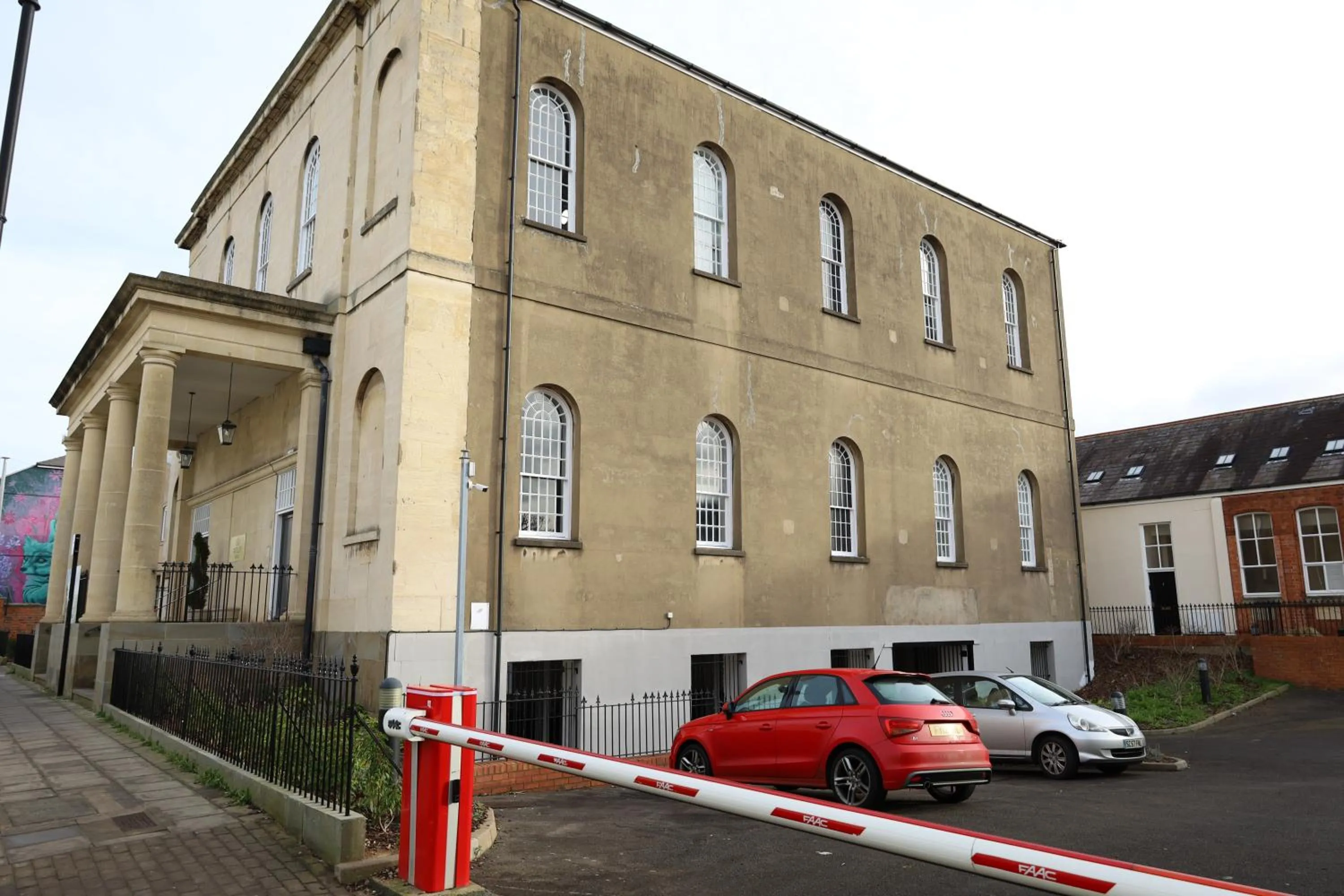 Wesley House - Fantastic Location with Free Parking