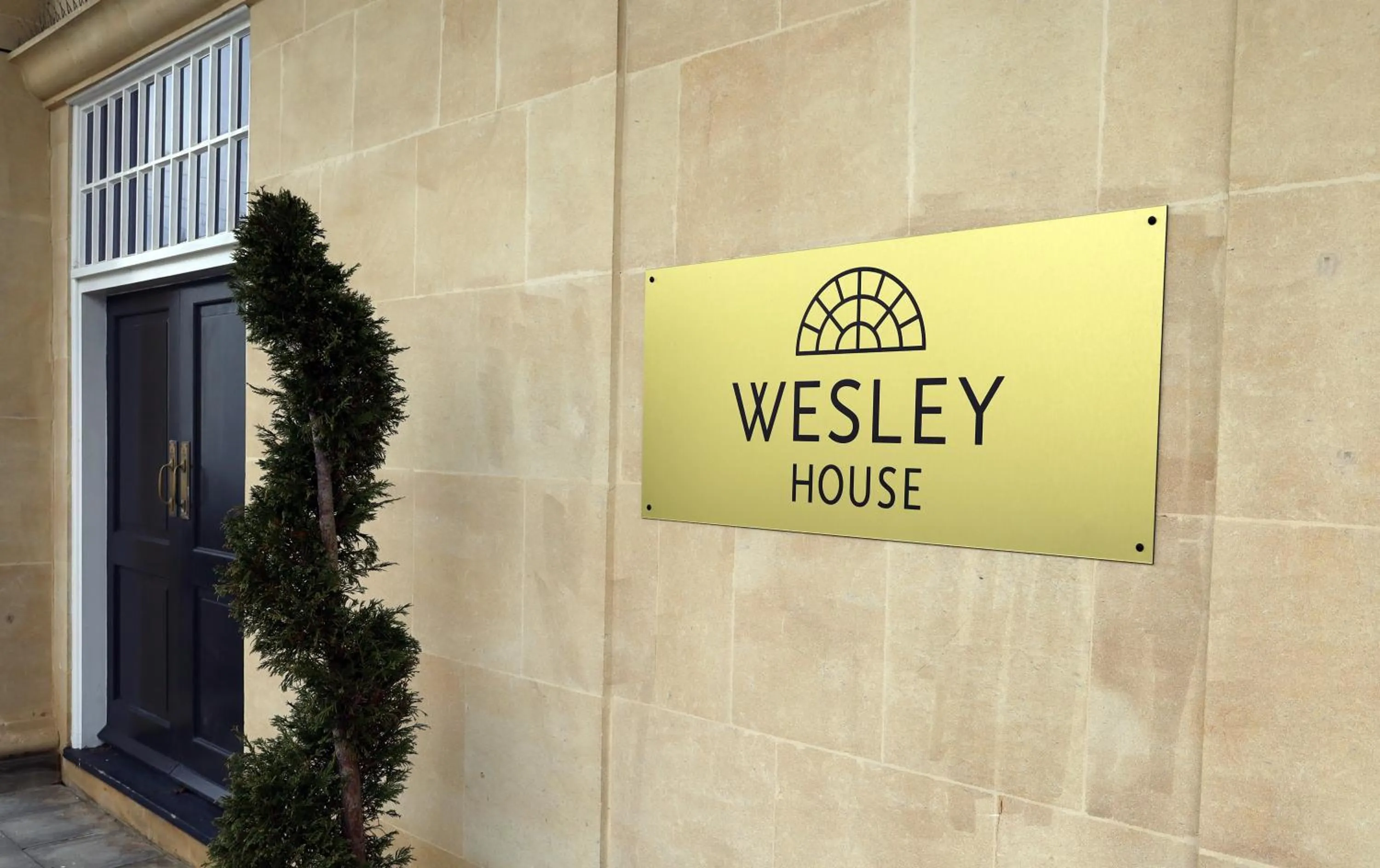 Wesley House - Fantastic Location with Free Parking