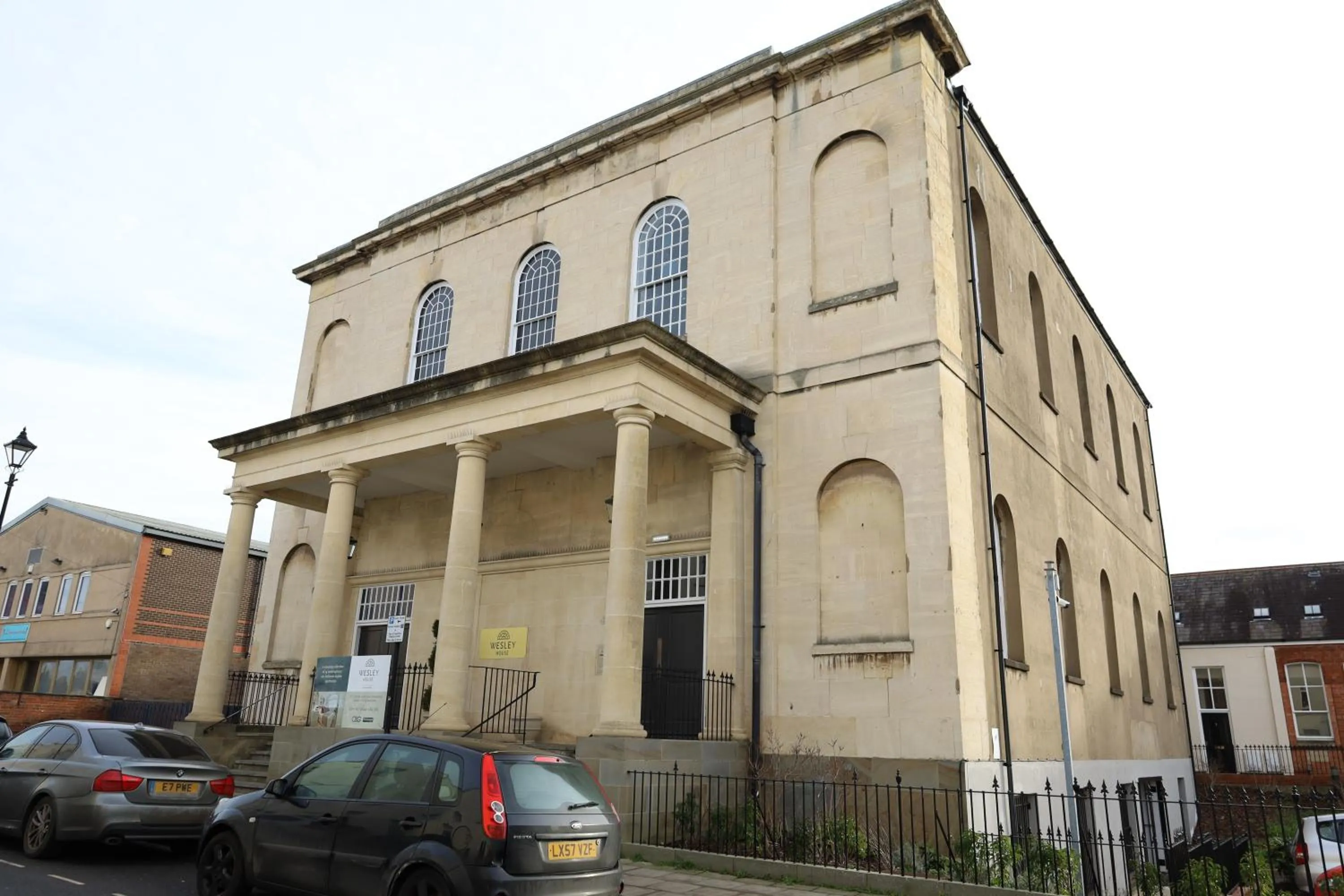 Wesley House - Fantastic Location with Free Parking
