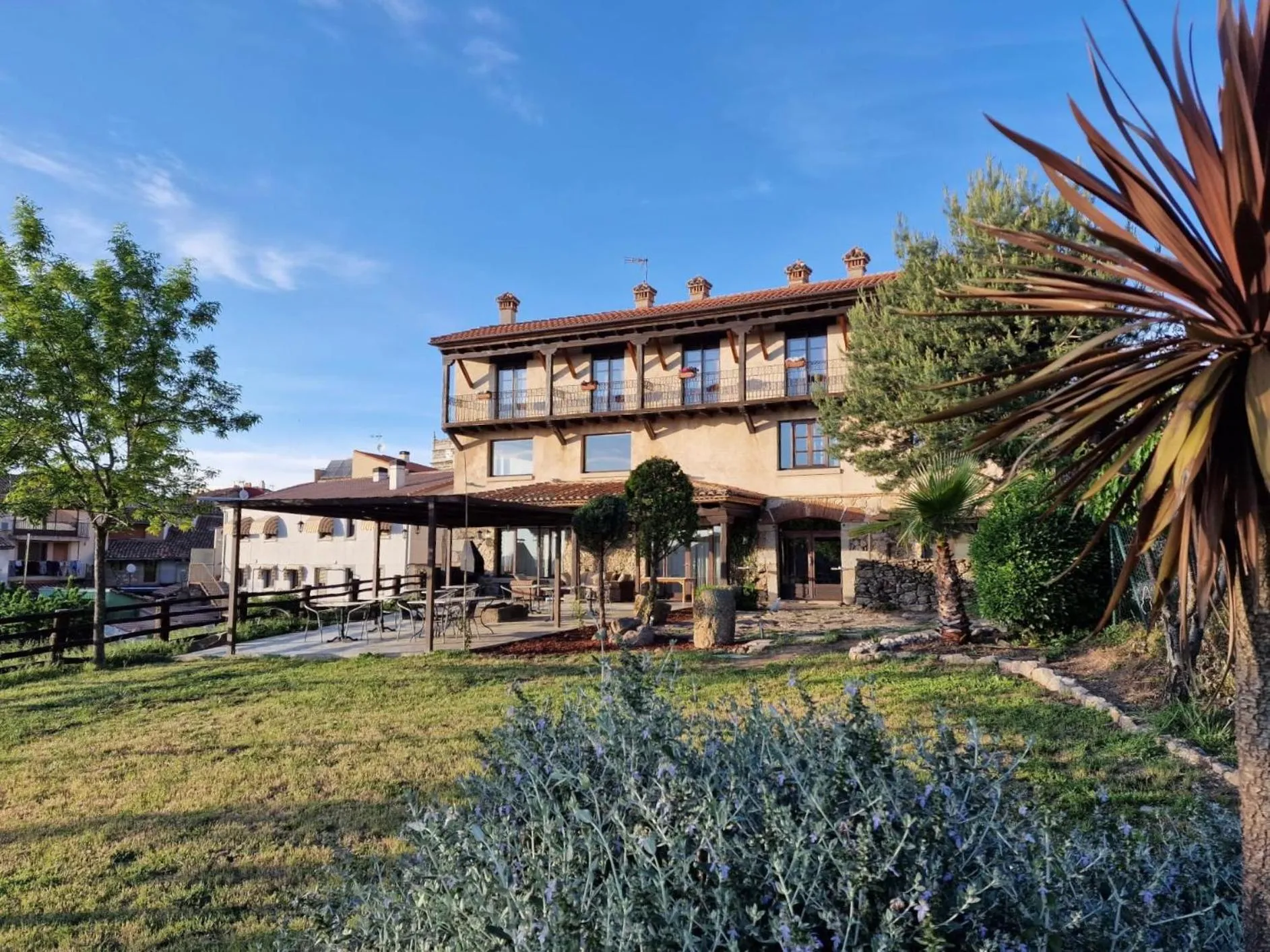 Property building in Hotel Rural Candela y Plata