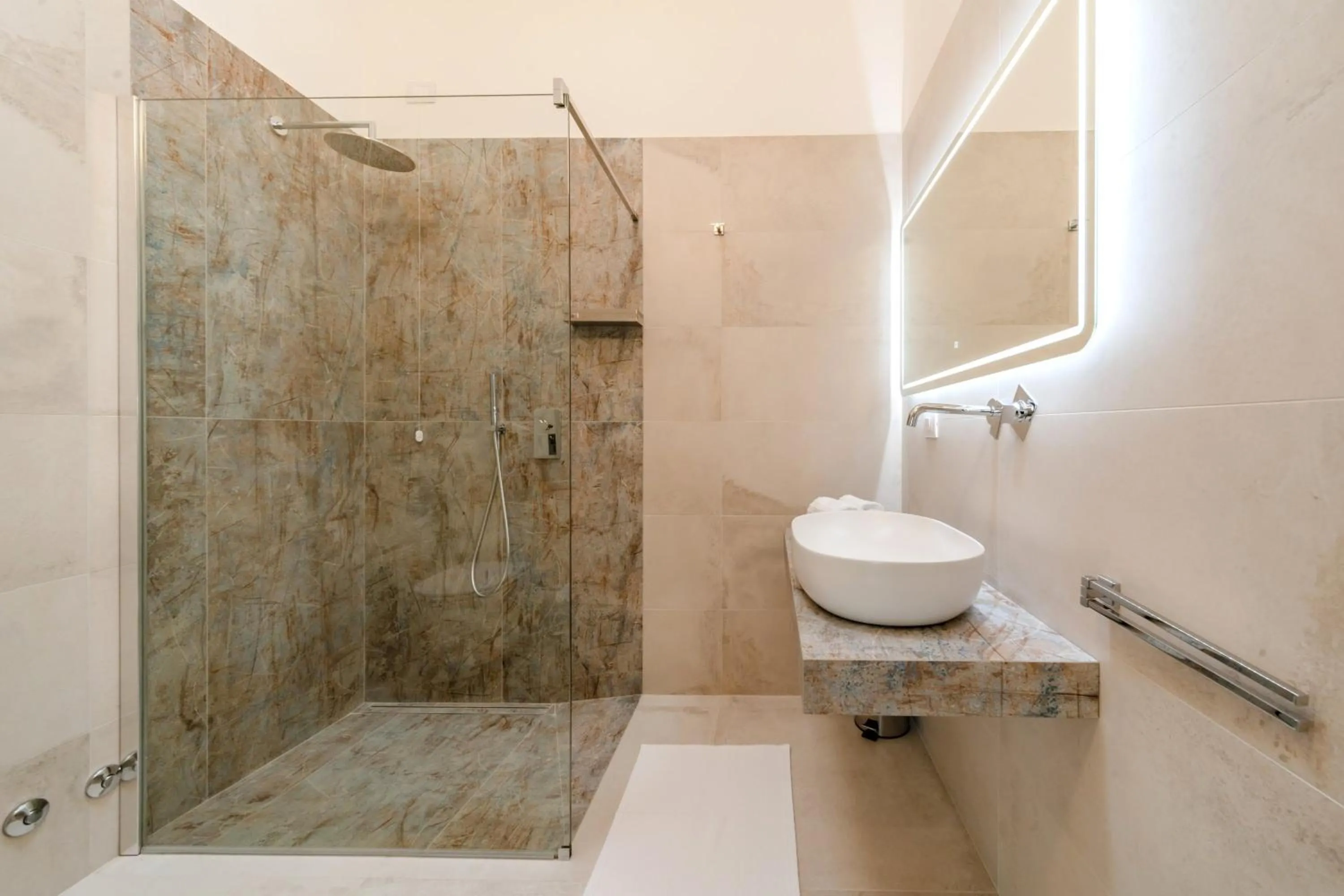 Shower in Sarmenti Agriresort