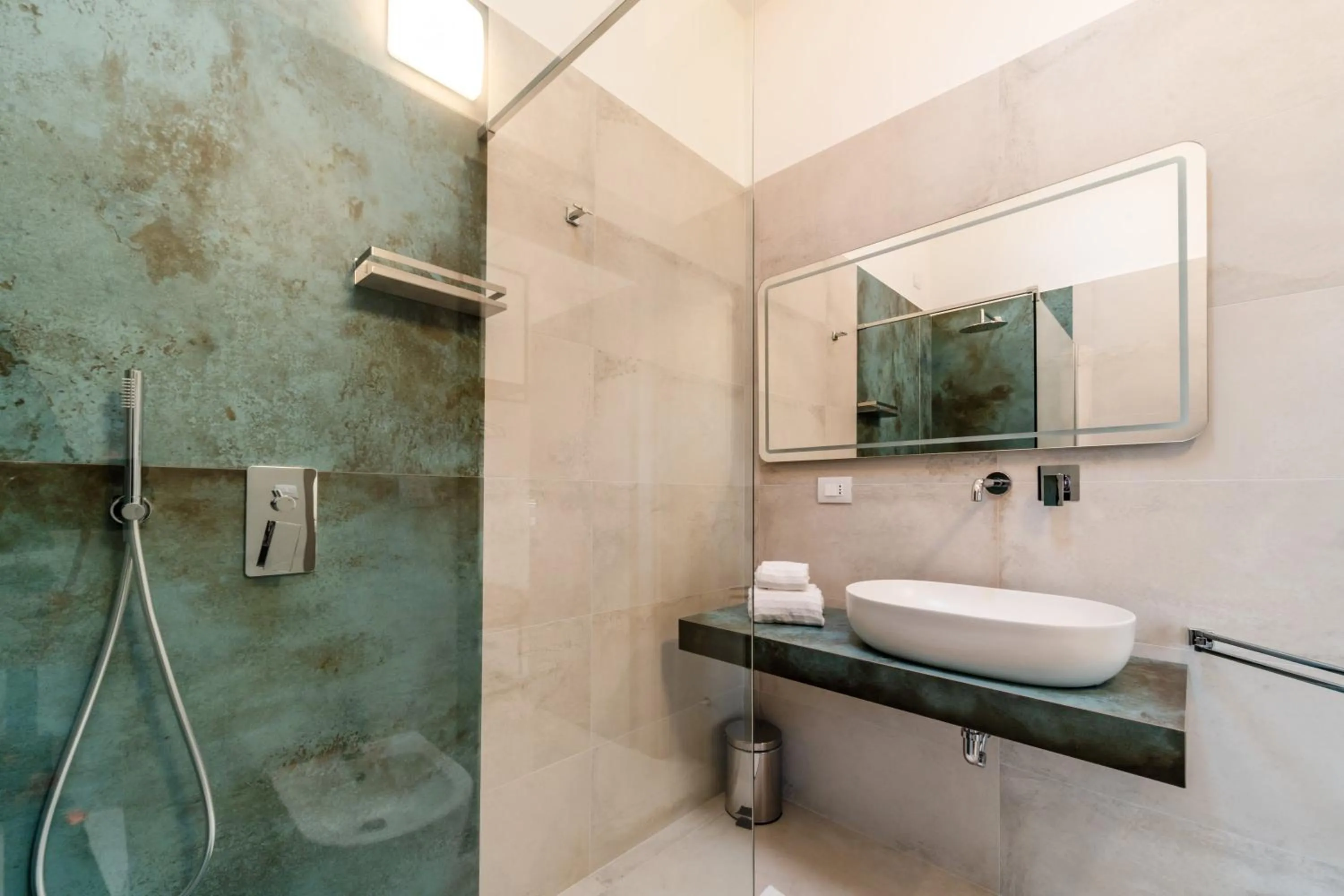 Shower in Sarmenti Agriresort