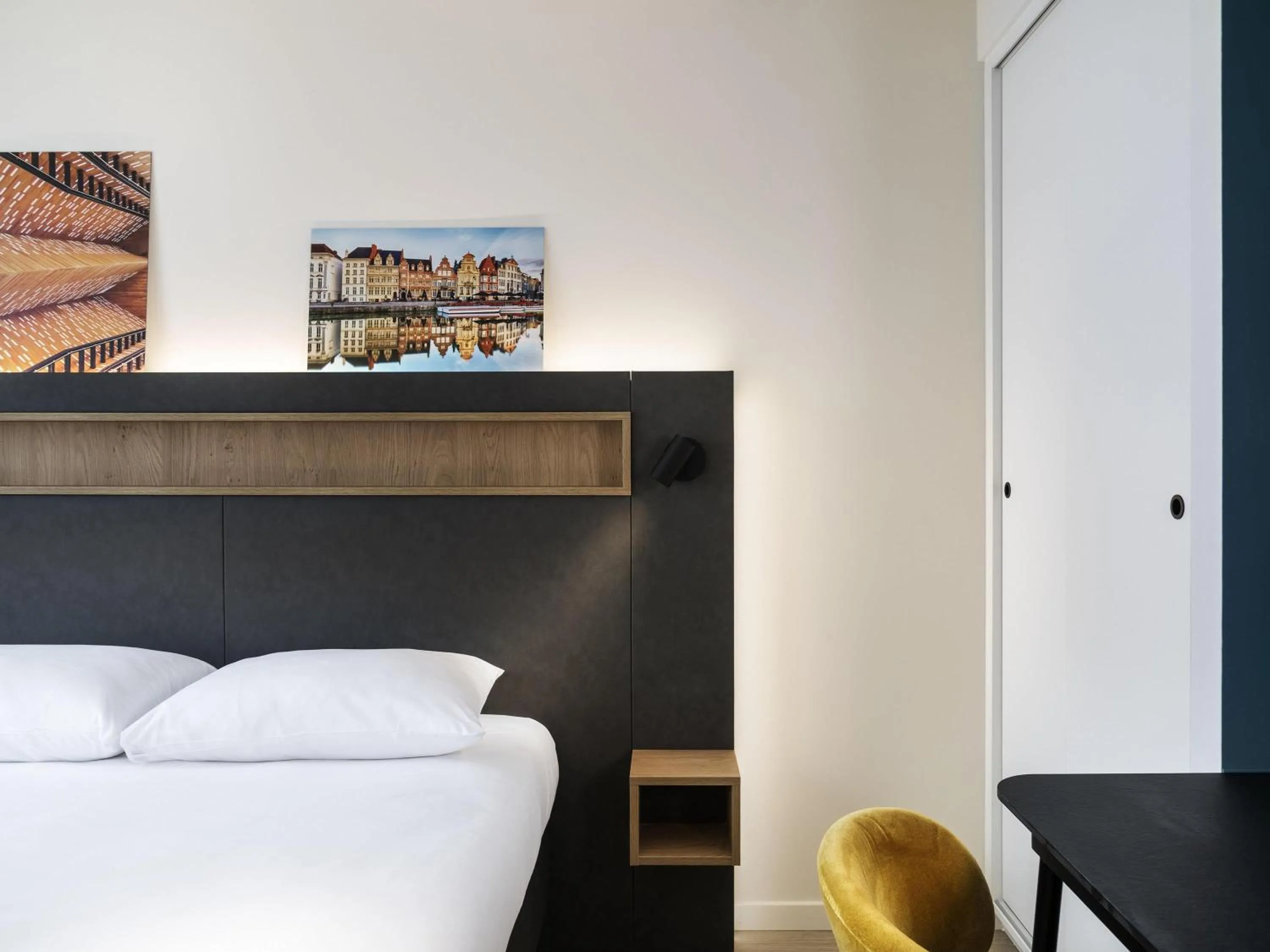 Bedroom, Bed in Adagio Access Gent Centrum Dampoort
