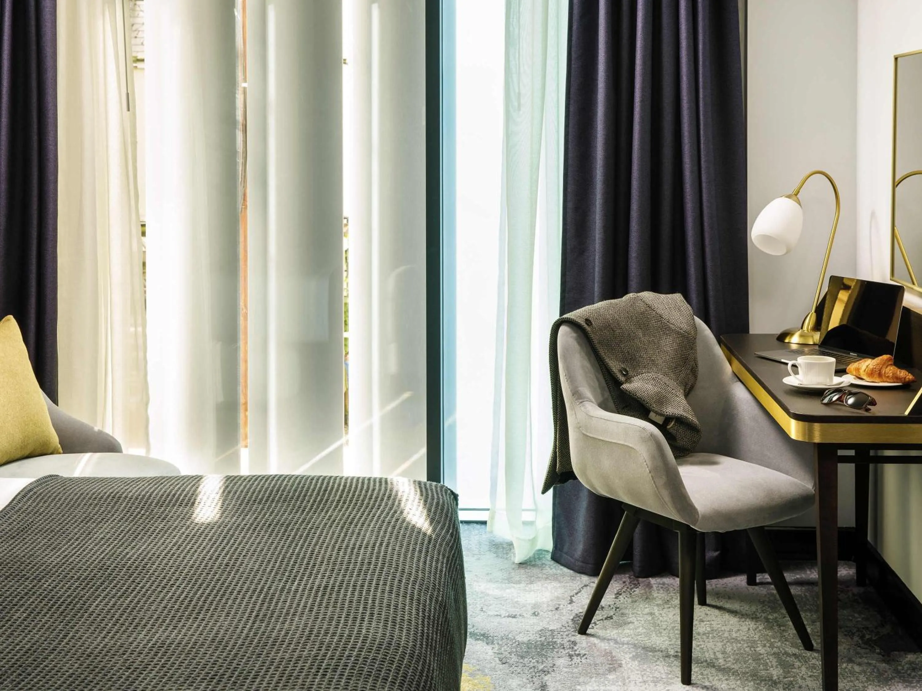 Bedroom, Bed in Mercure Paignton Hotel