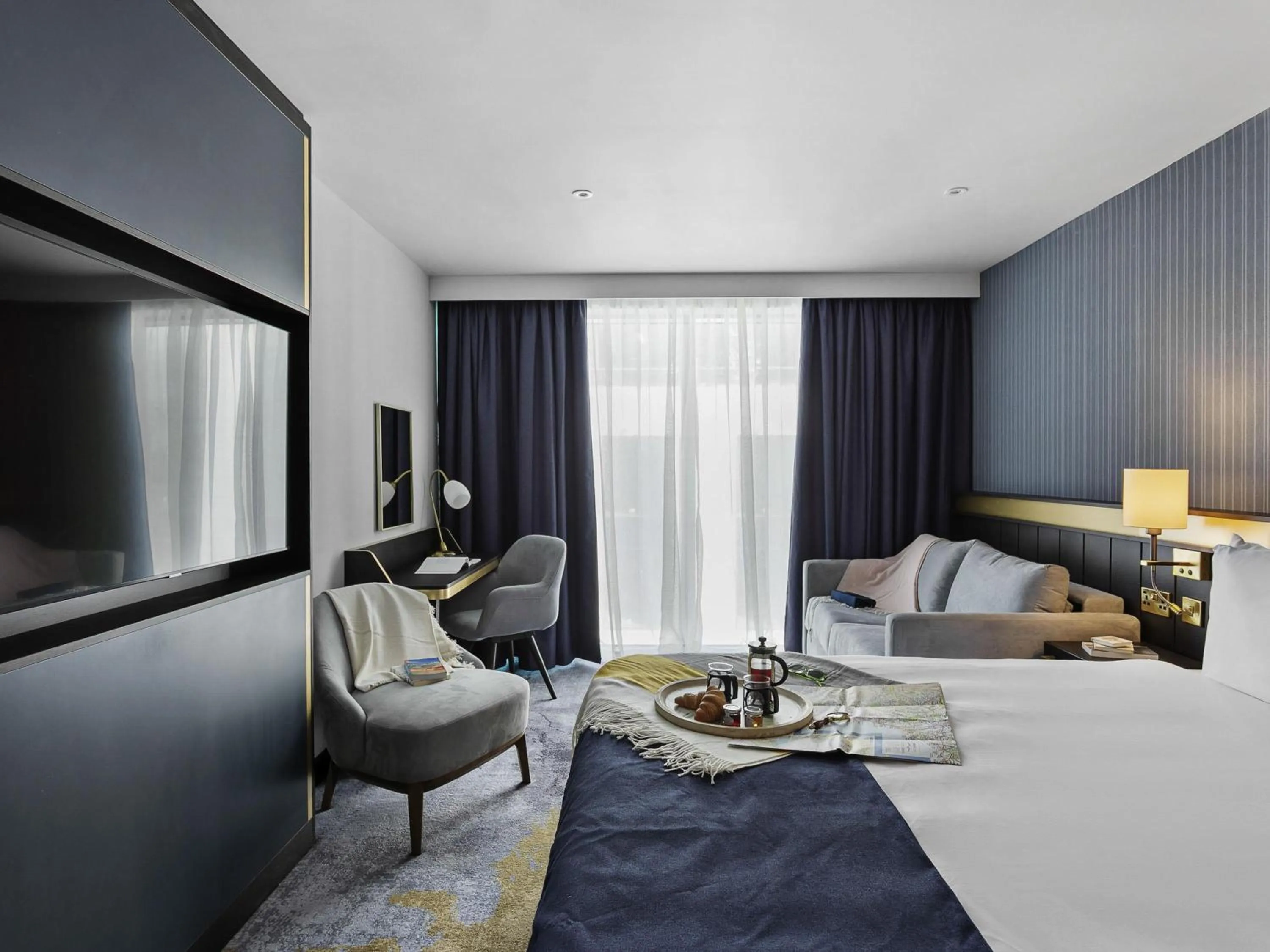 Bedroom, Bed in Mercure Paignton Hotel