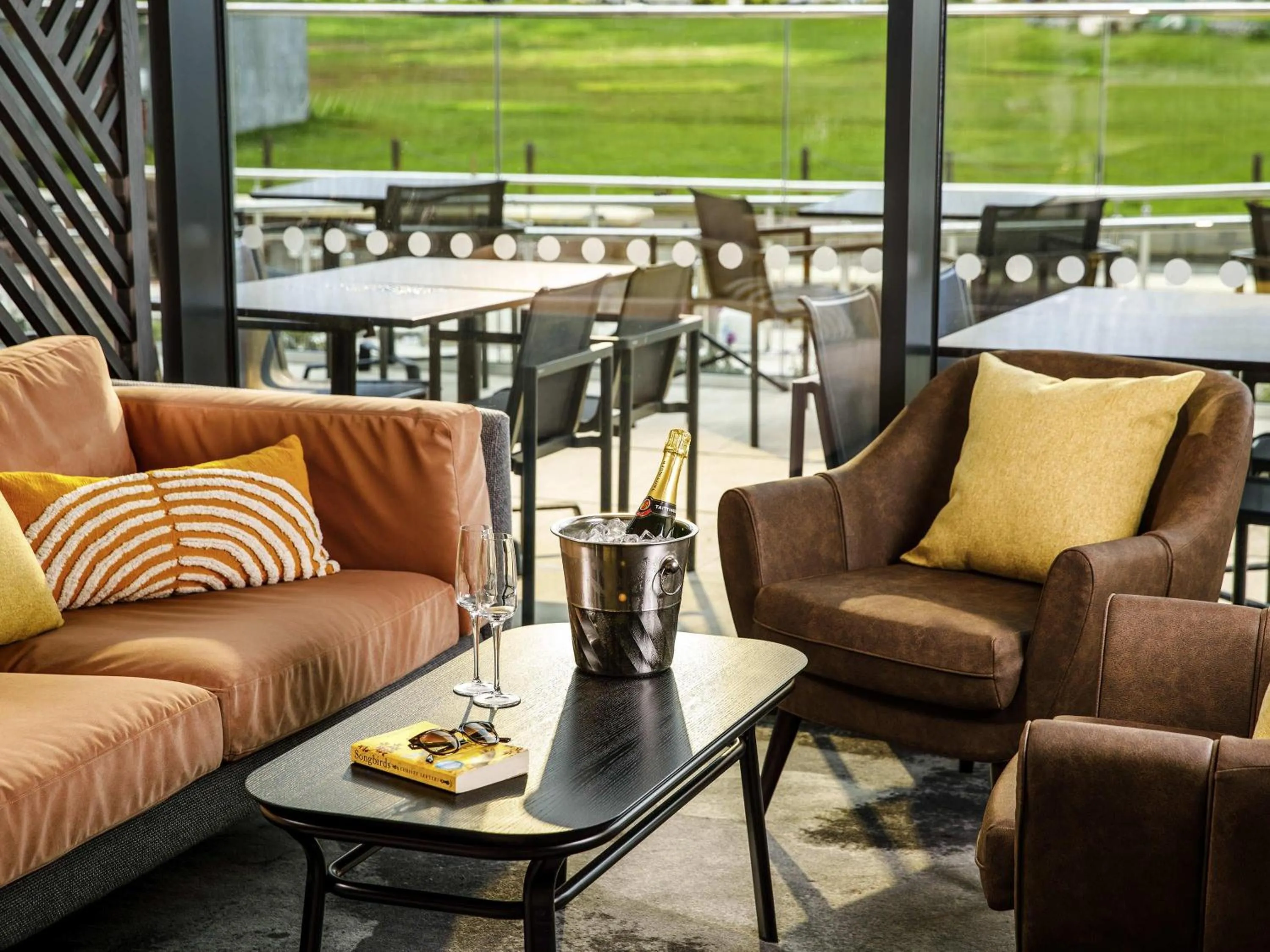 Lounge or bar in Mercure Paignton Hotel