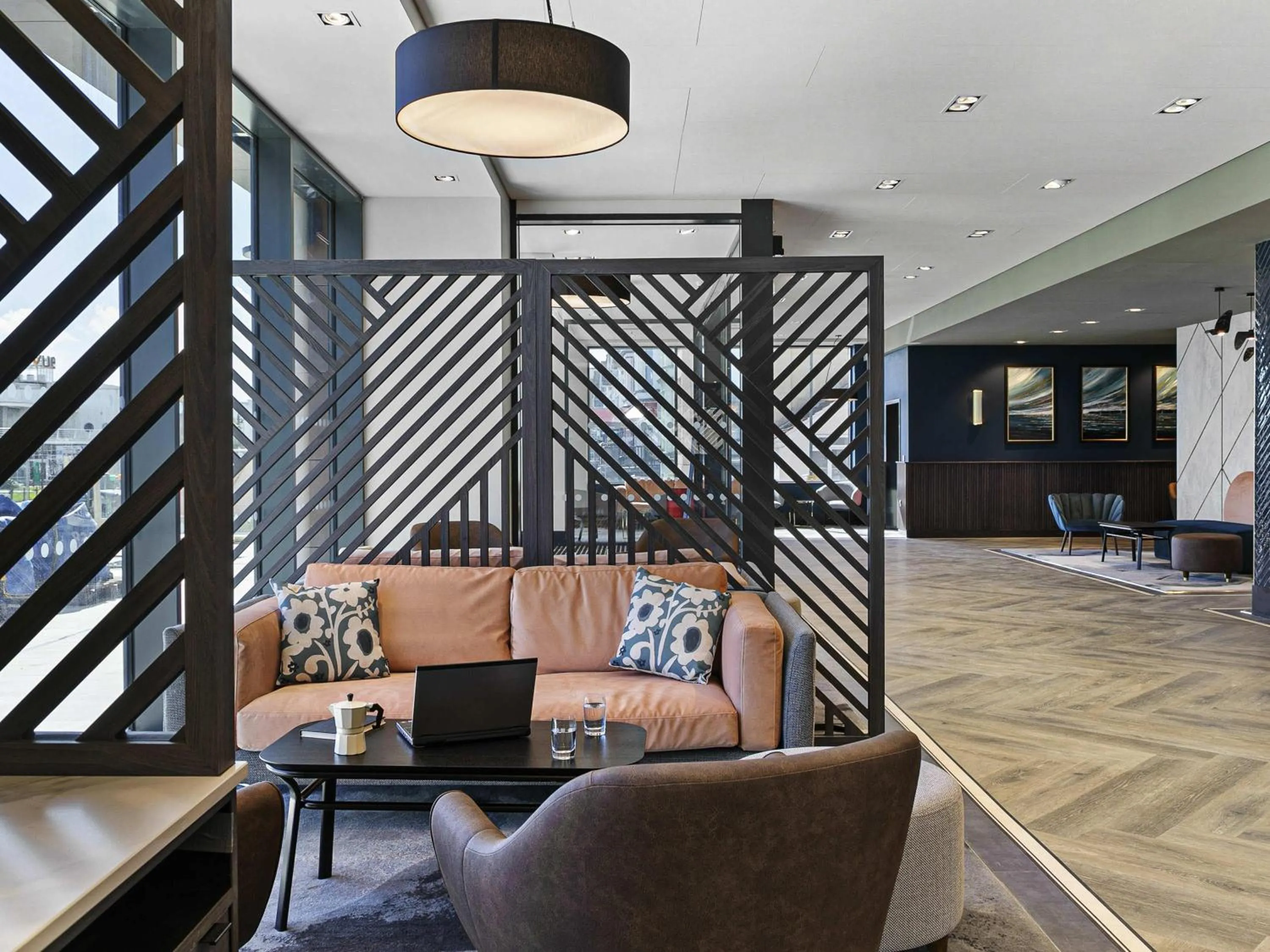 Lounge or bar in Mercure Paignton Hotel