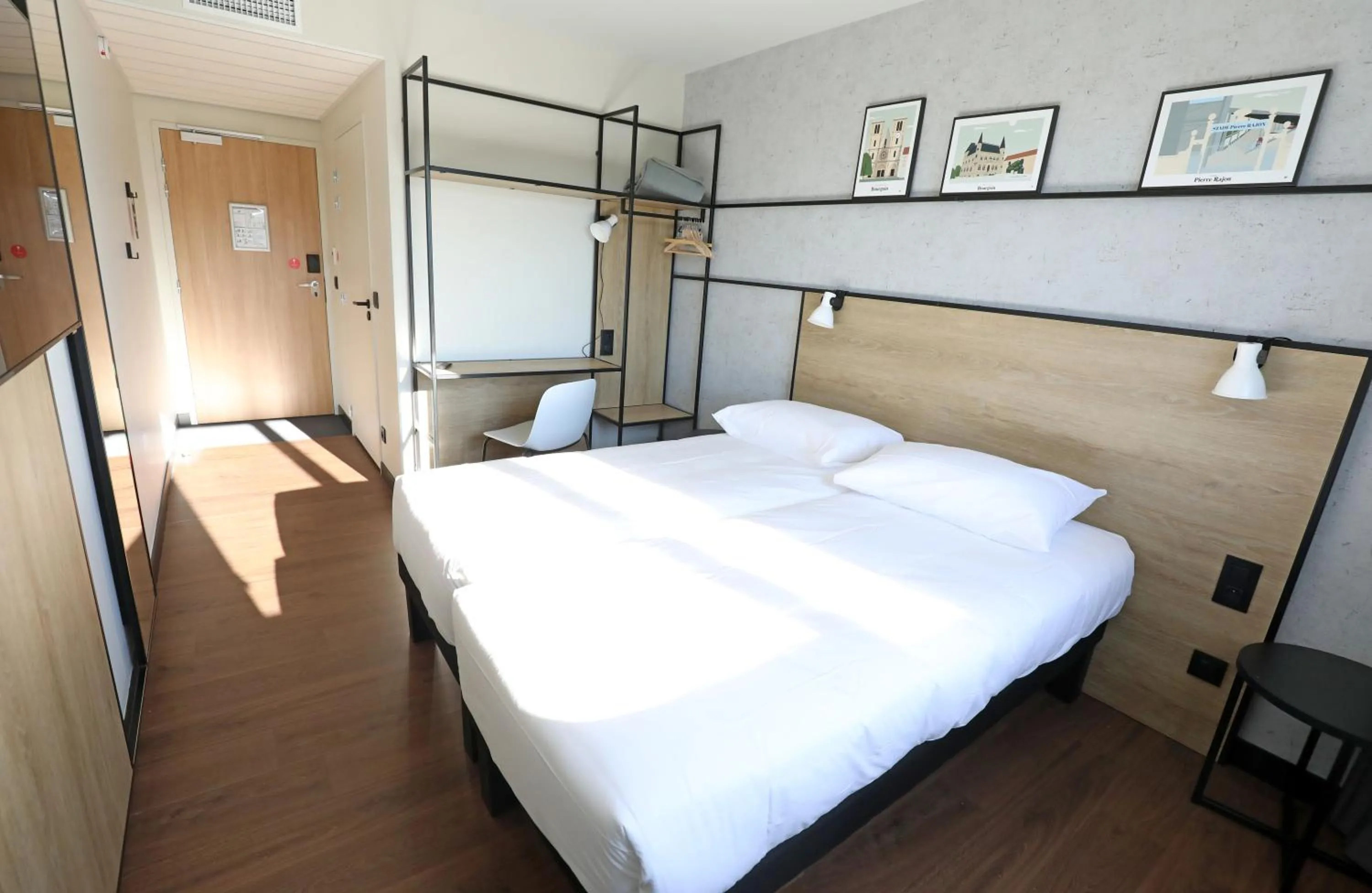 Bed in Ibis Bourgoin Jallieu Medipole