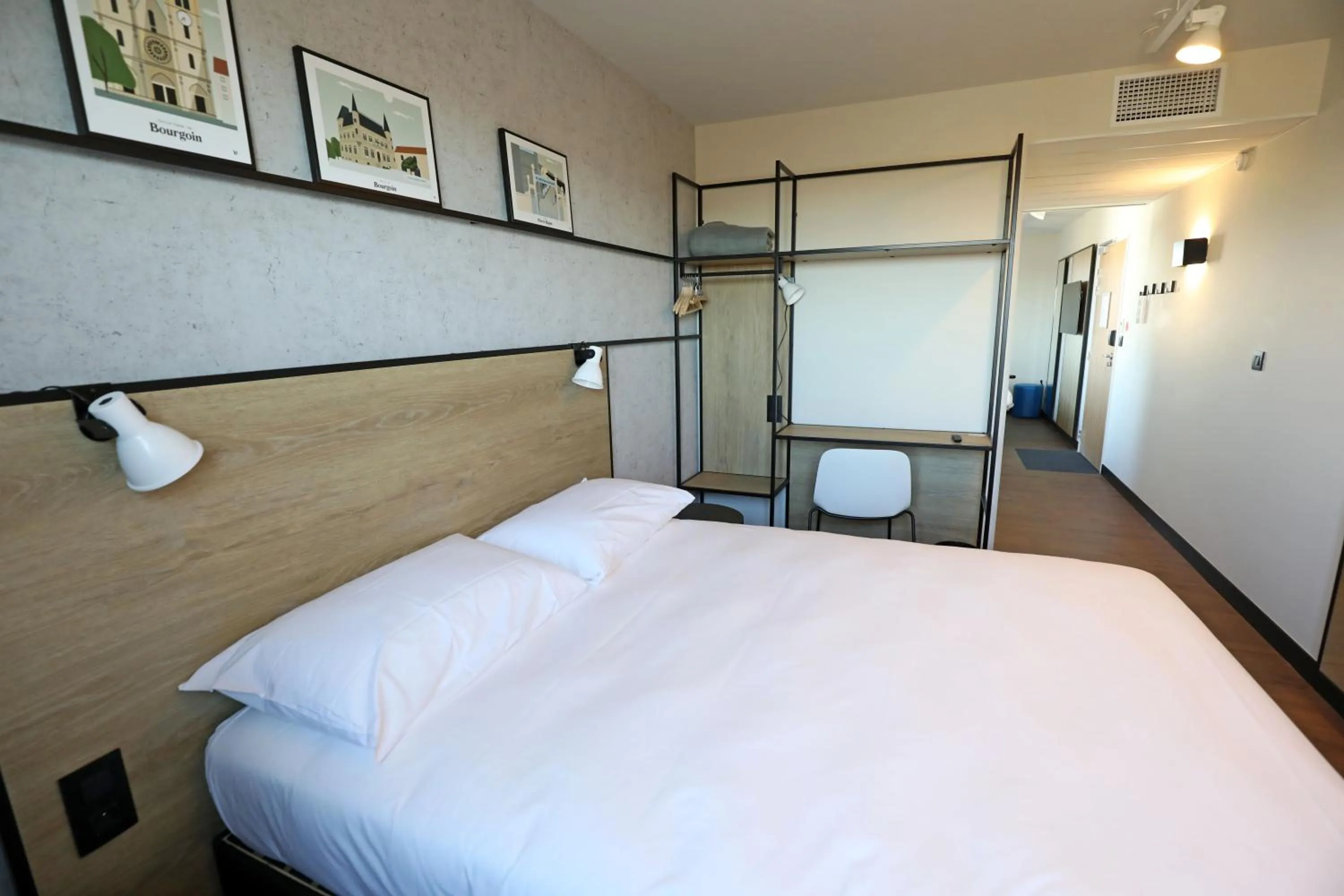 Bed in Ibis Bourgoin Jallieu Medipole