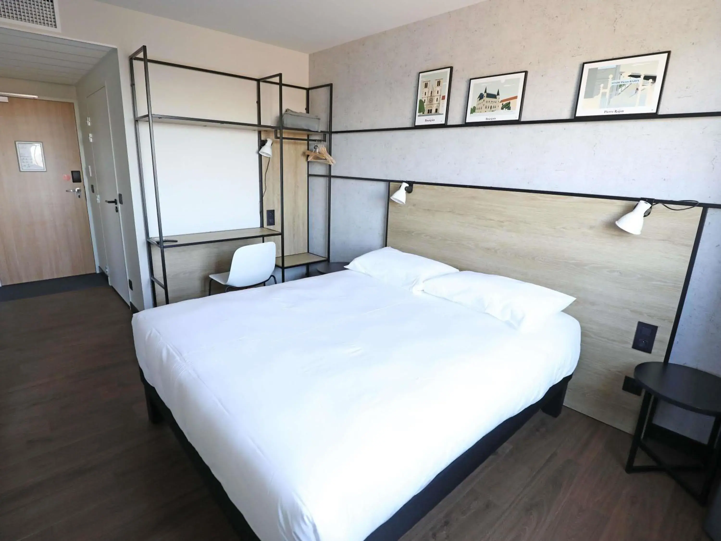 Bedroom, Bed in Ibis Bourgoin Jallieu Medipole Bedroom, Bed in Ibis Bourgoin Jallieu Medipole