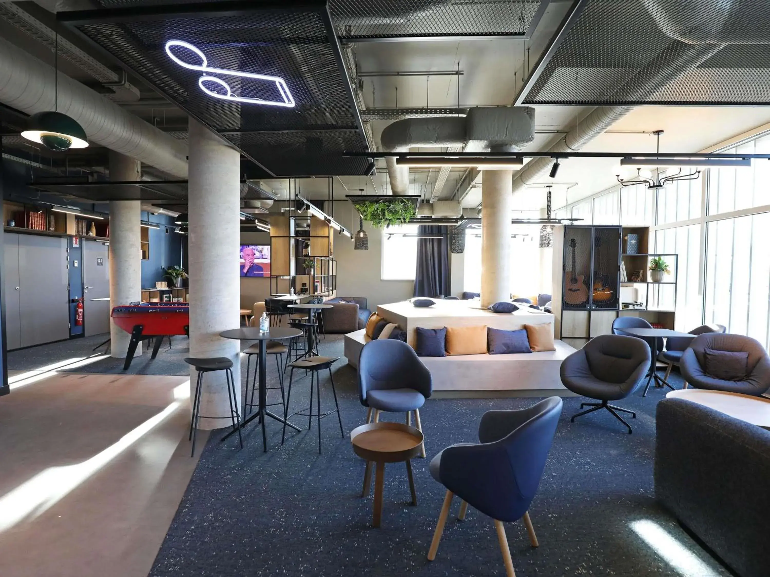 Lounge or bar in Ibis Bourgoin Jallieu Medipole Lounge or bar in Ibis Bourgoin Jallieu Medipole