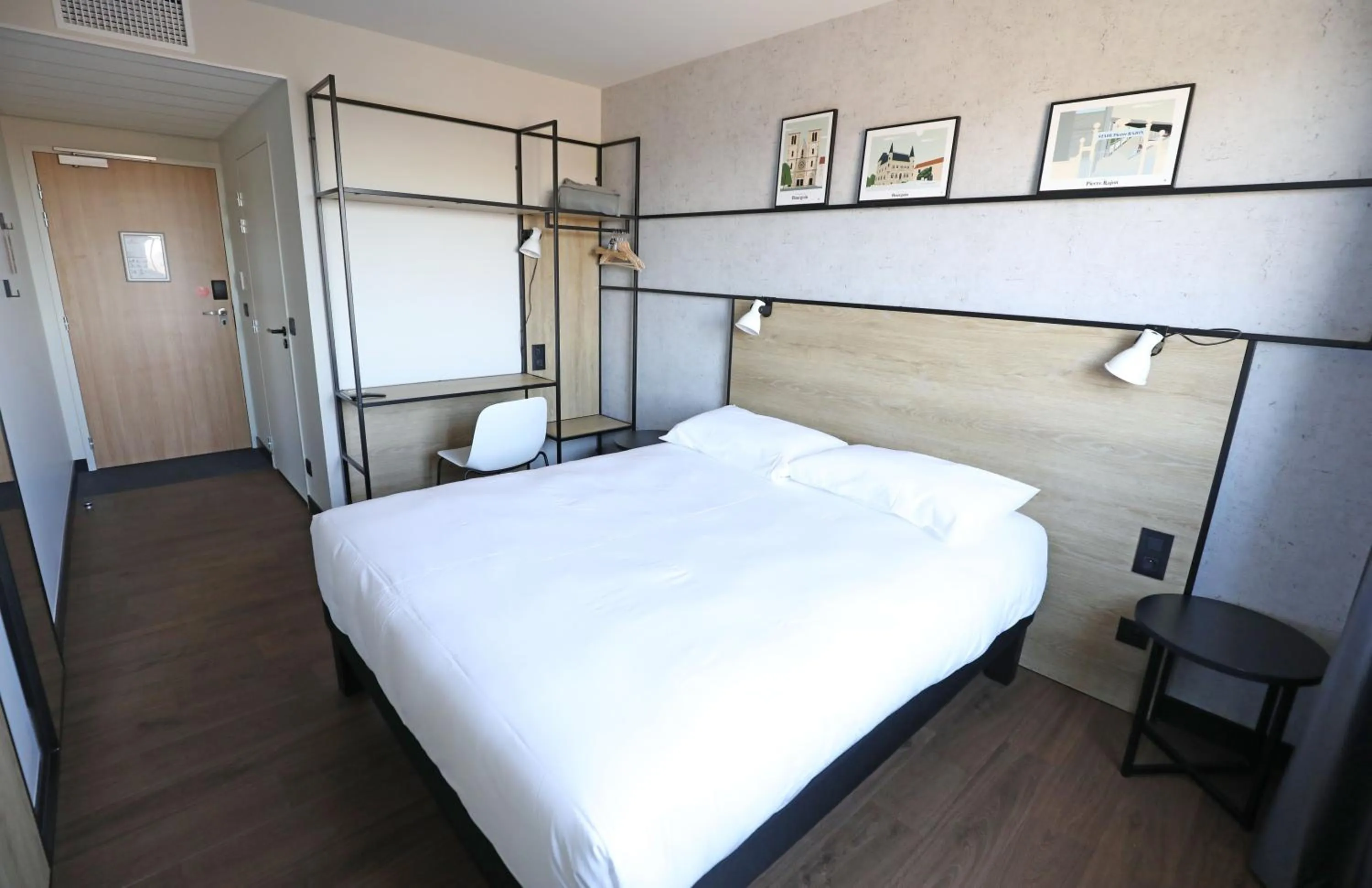 Bed in Ibis Bourgoin Jallieu Medipole