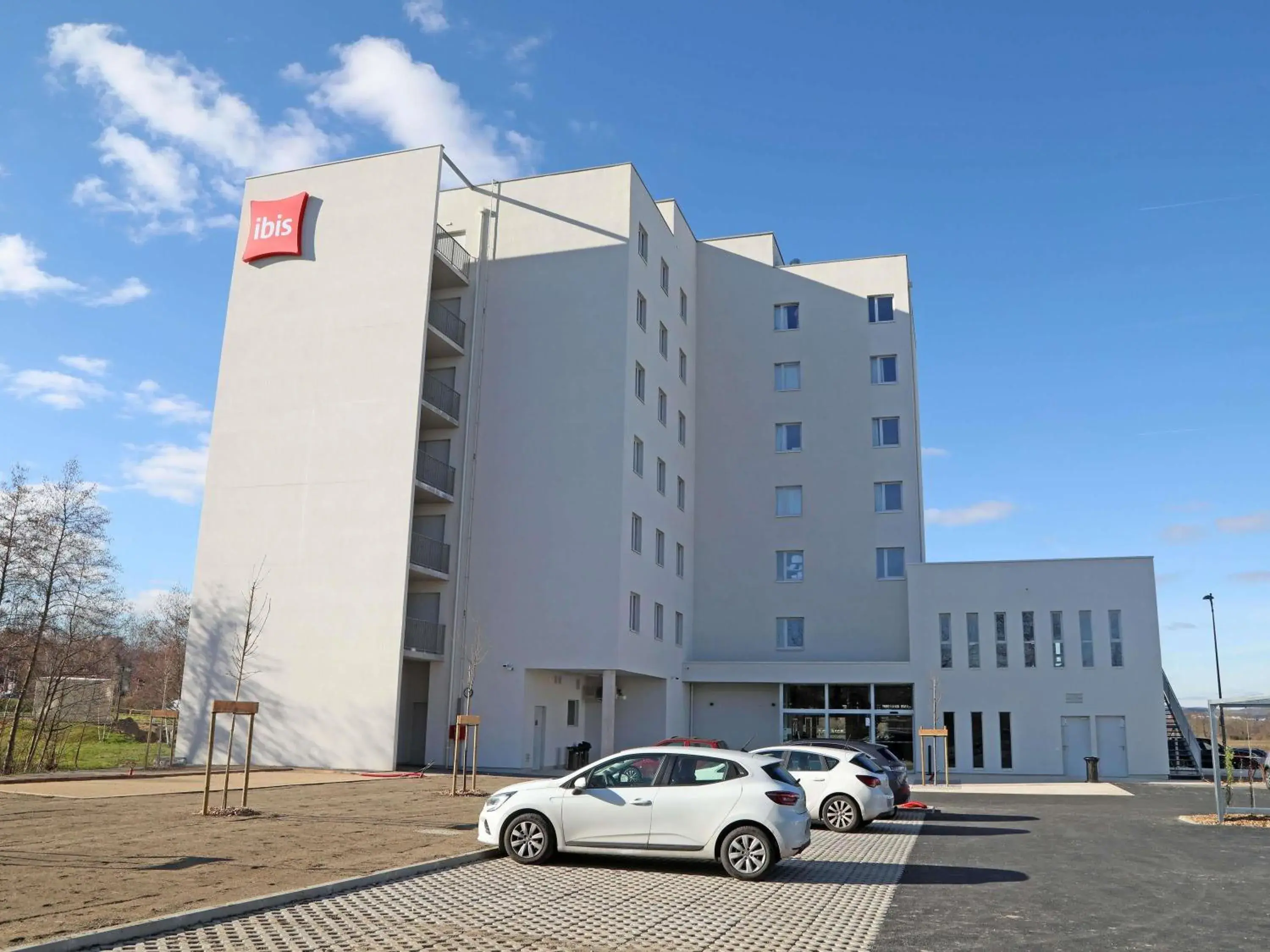Property building in Ibis Bourgoin Jallieu Medipole Property building in Ibis Bourgoin Jallieu Medipole
