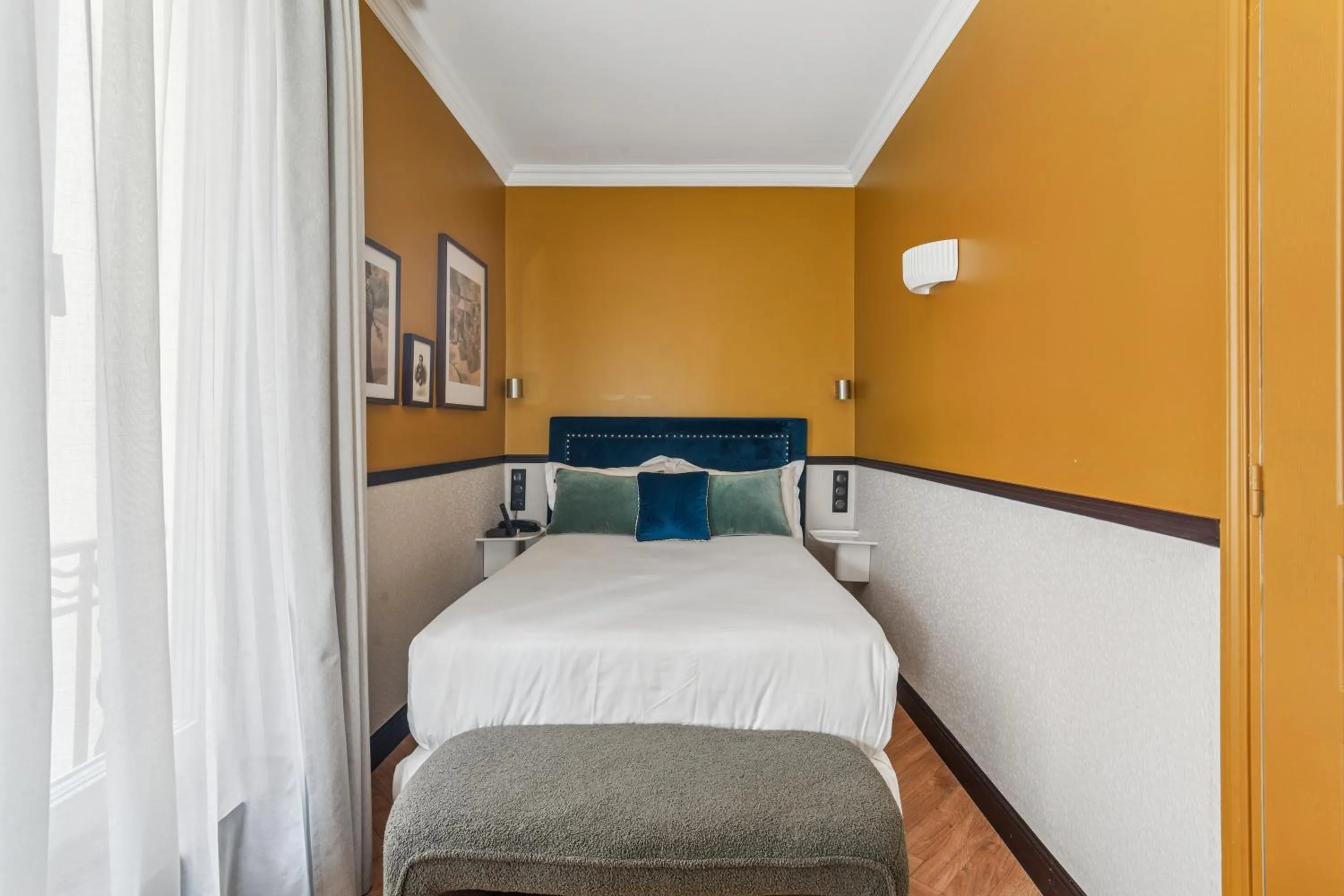 Bed in Hotel Le Clery