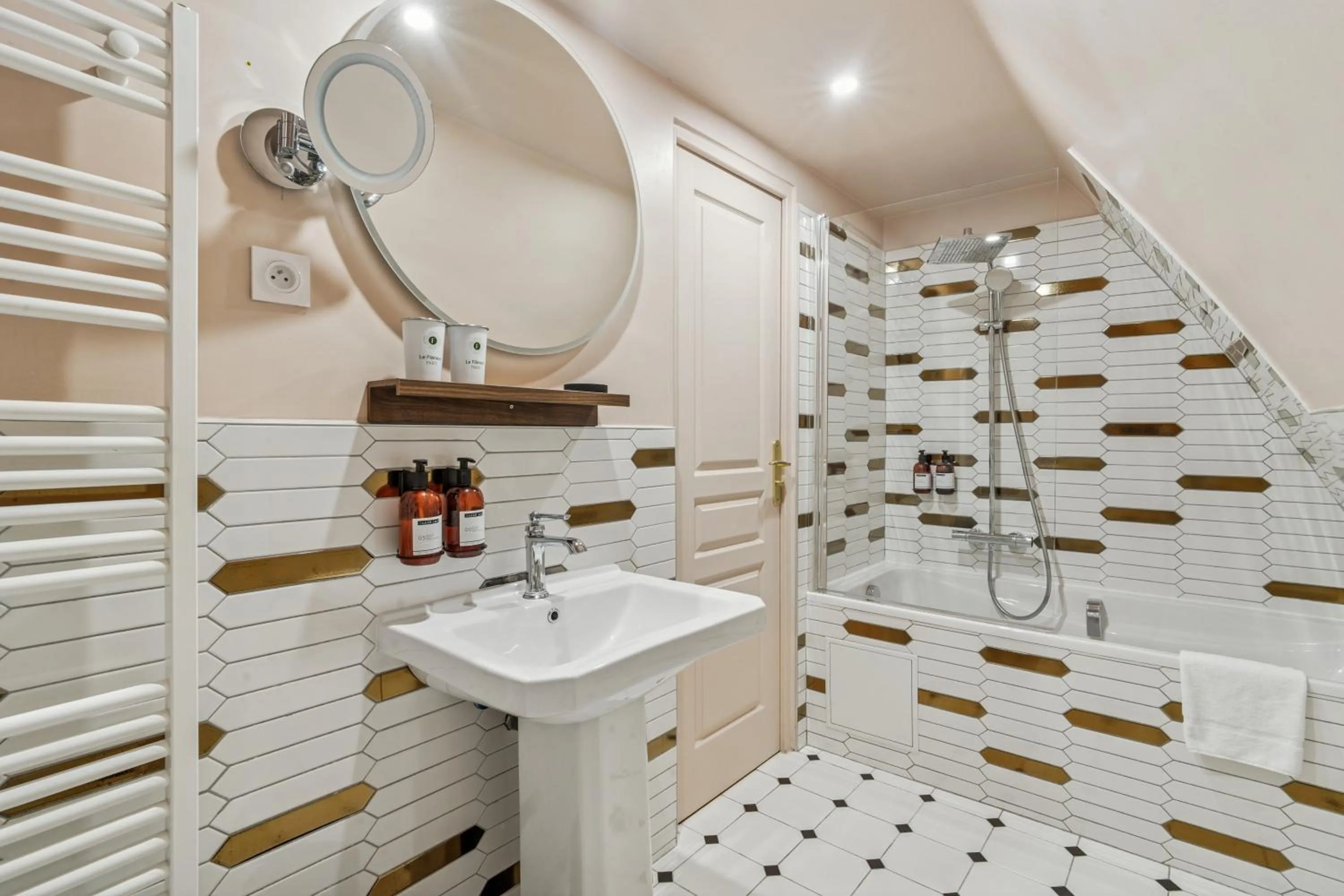 Shower in Hotel Le Clery