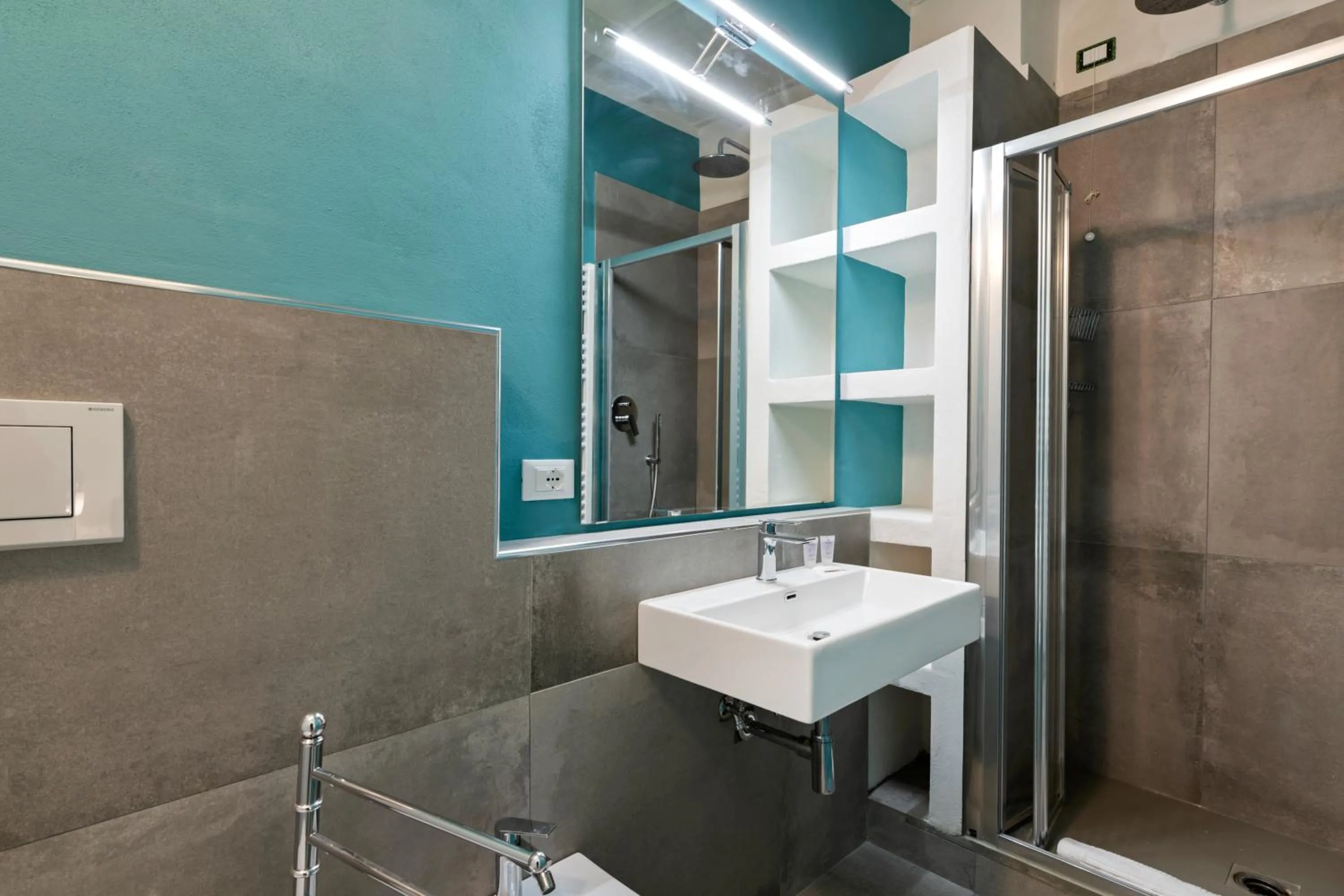 Shower in La Loggia della Signoria Charming Loft