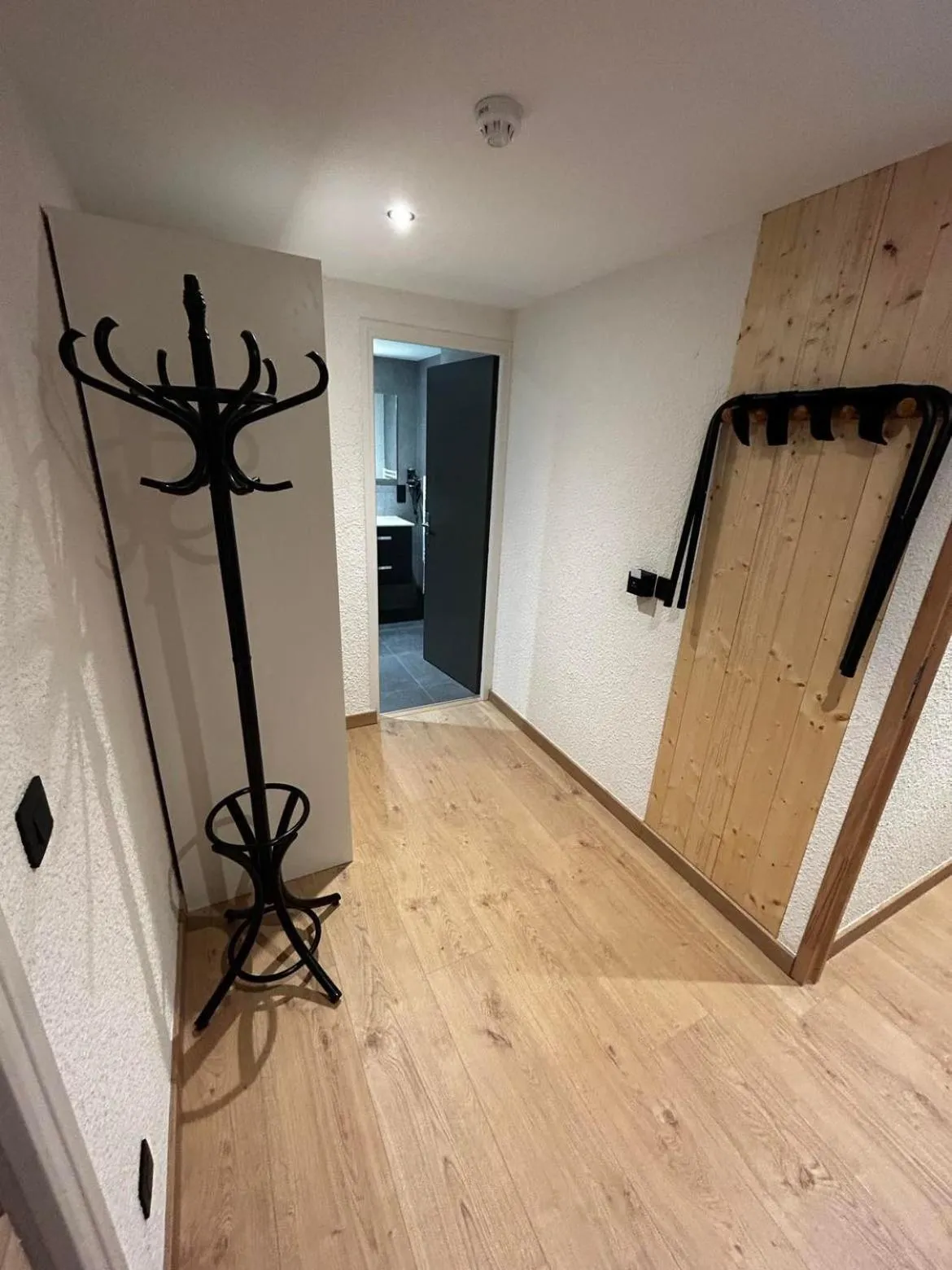 wardrobe in Hôtel Restaurant Le Madame