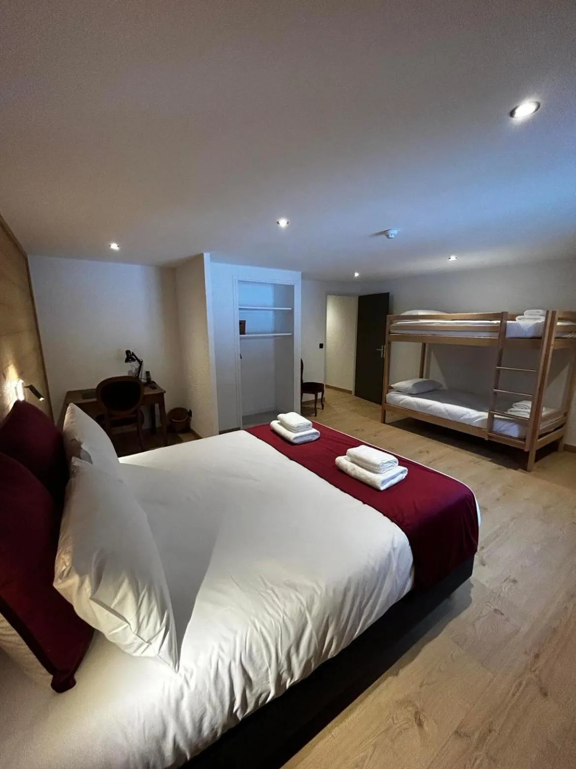 Bed in Hôtel Restaurant Le Madame