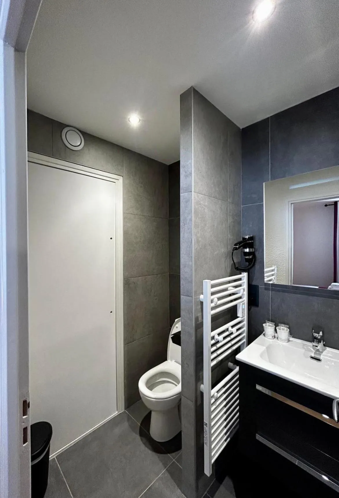 Bathroom in Hôtel Restaurant Le Madame