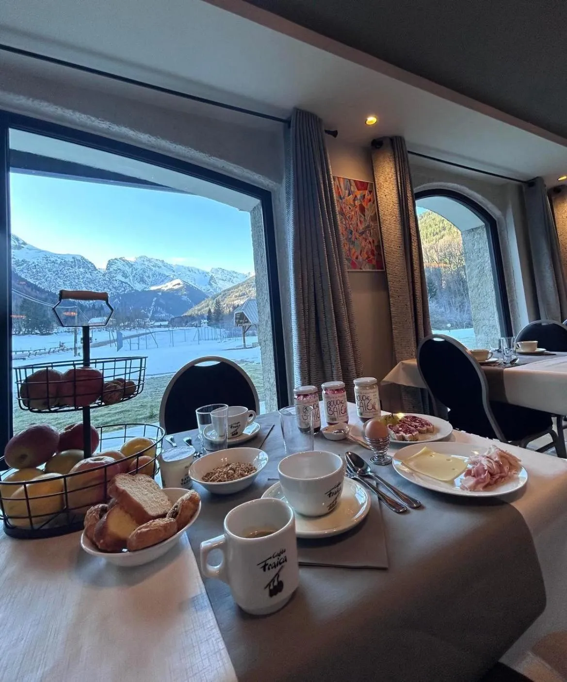 Breakfast in Hôtel Restaurant Le Madame