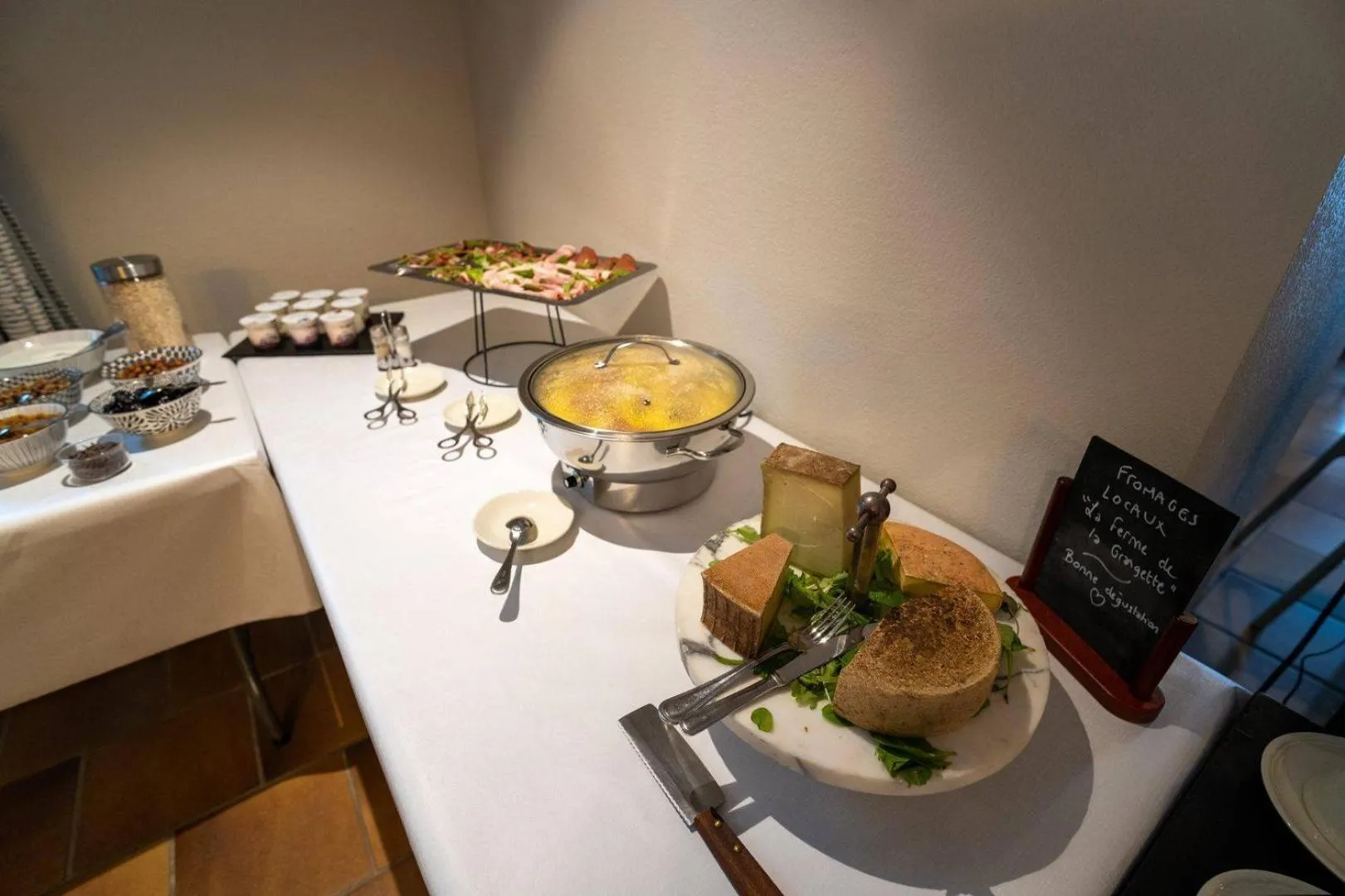 Food and drinks in Hôtel Restaurant Le Madame