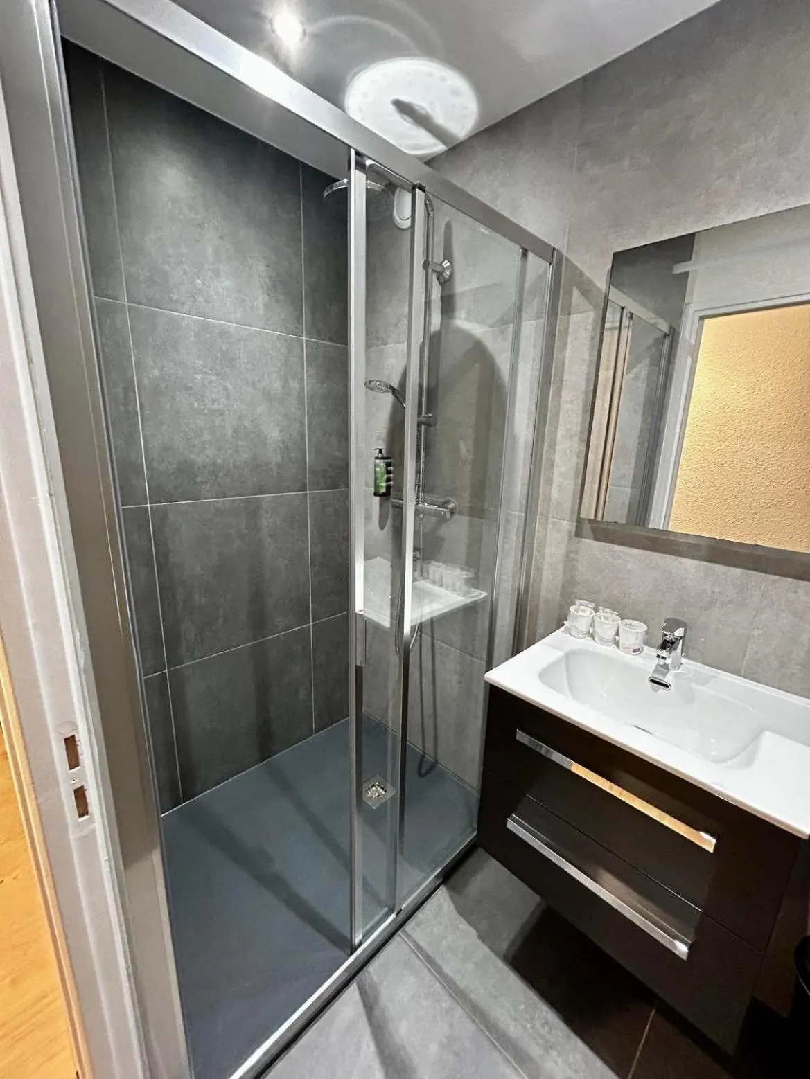 Bathroom in Hôtel Restaurant Le Madame