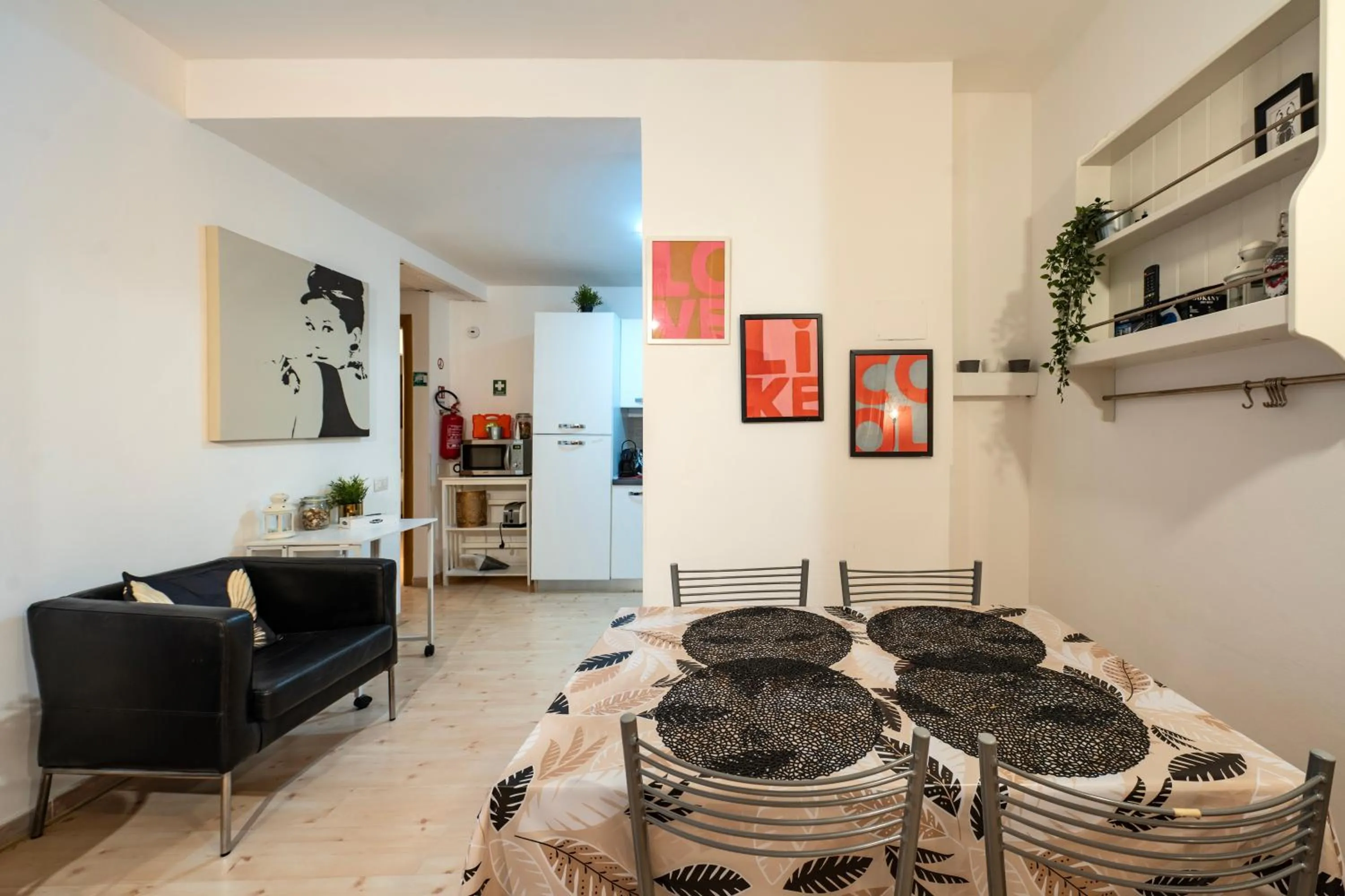 Communal lounge/ TV room in Mia House Roma