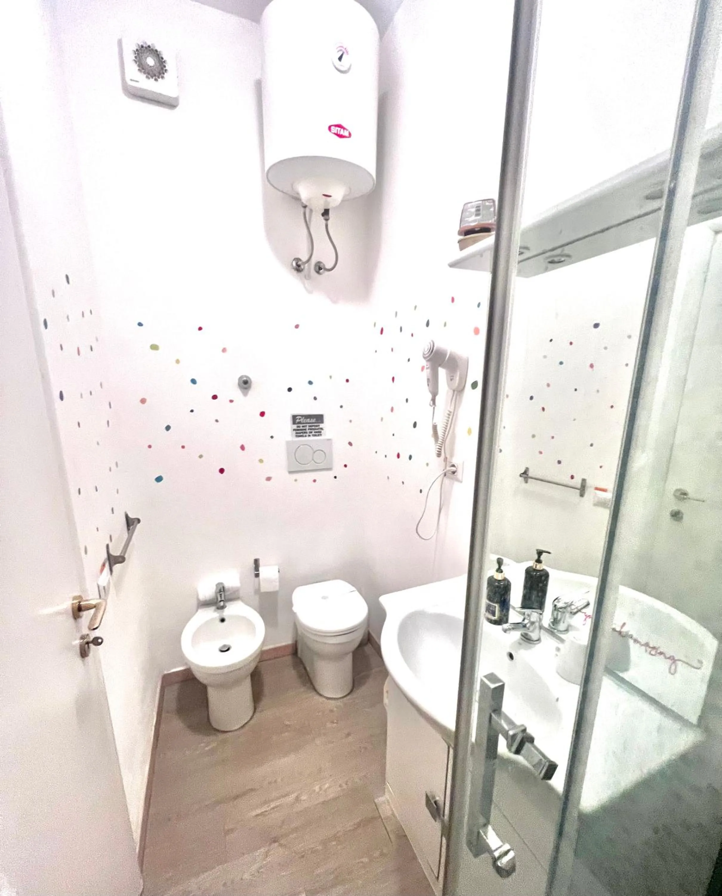 Shower in Mia House Roma