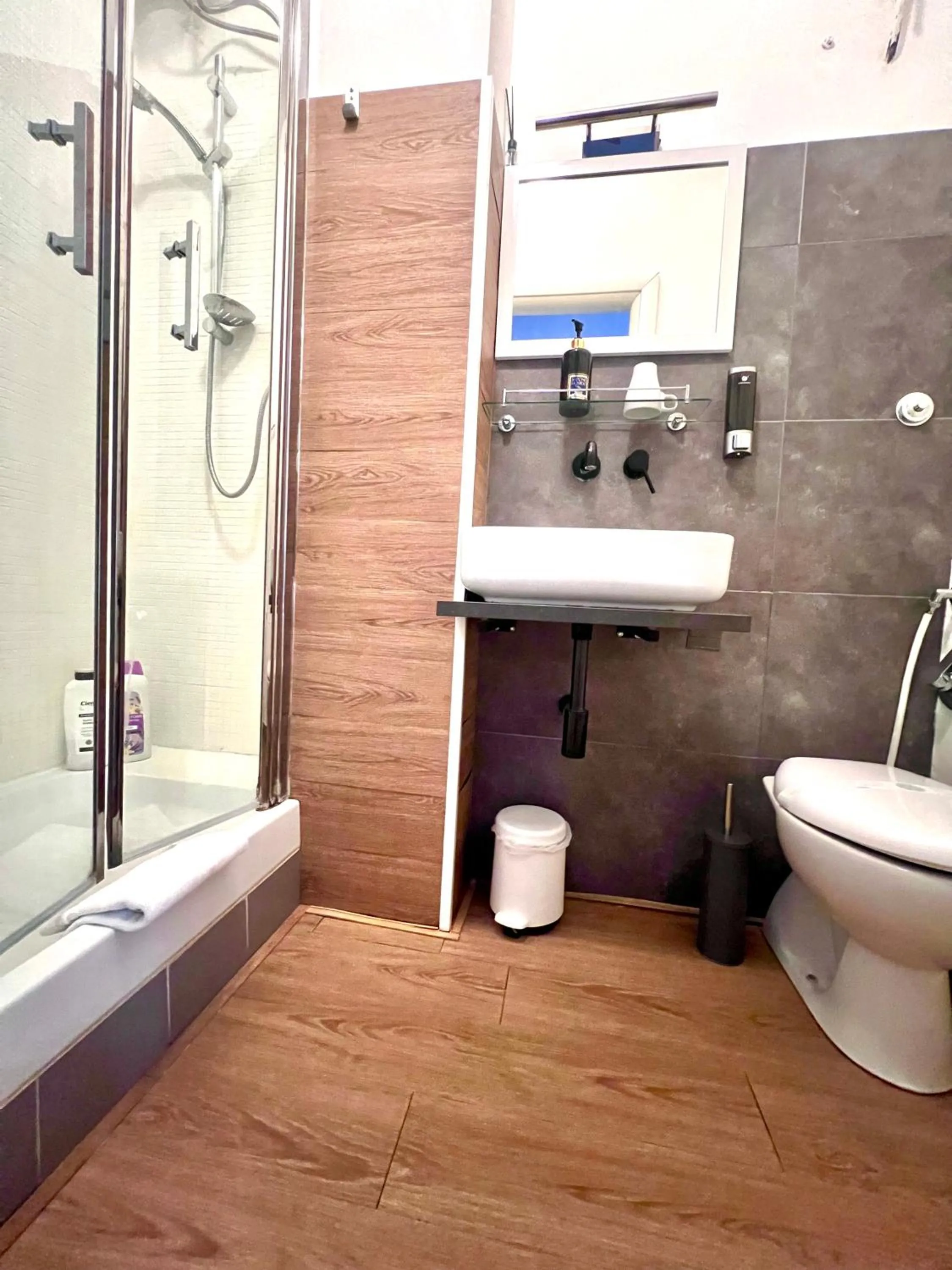 Shower in Mia House Roma