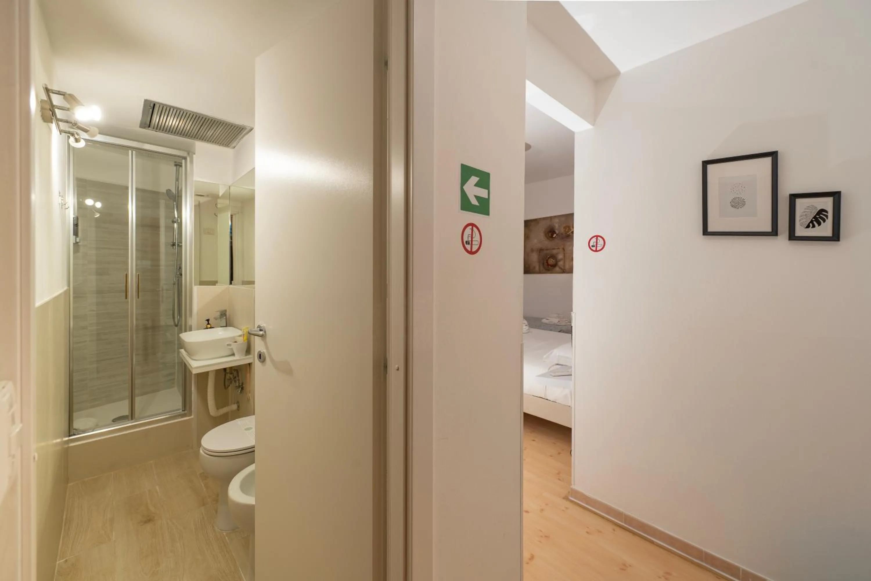 Shower in Mia House Roma