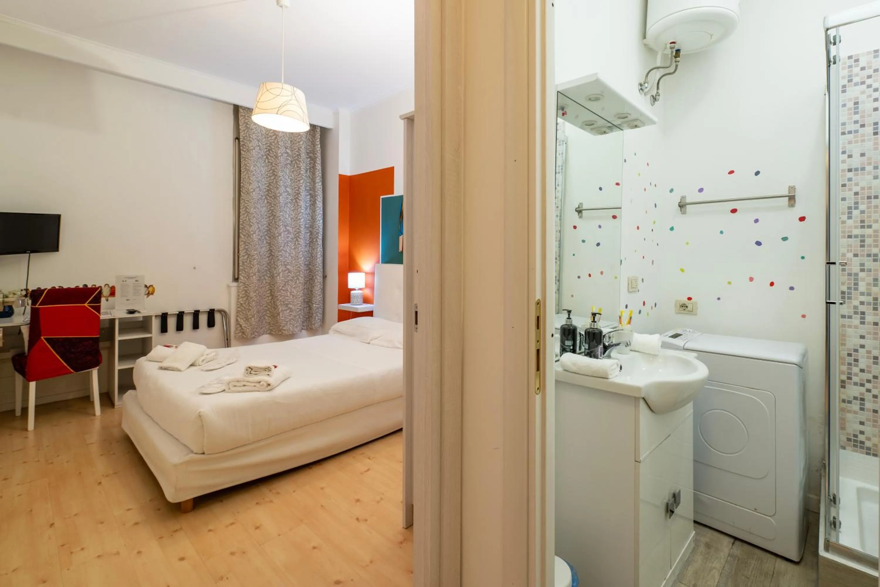 Toilet, Bed in Mia House Roma