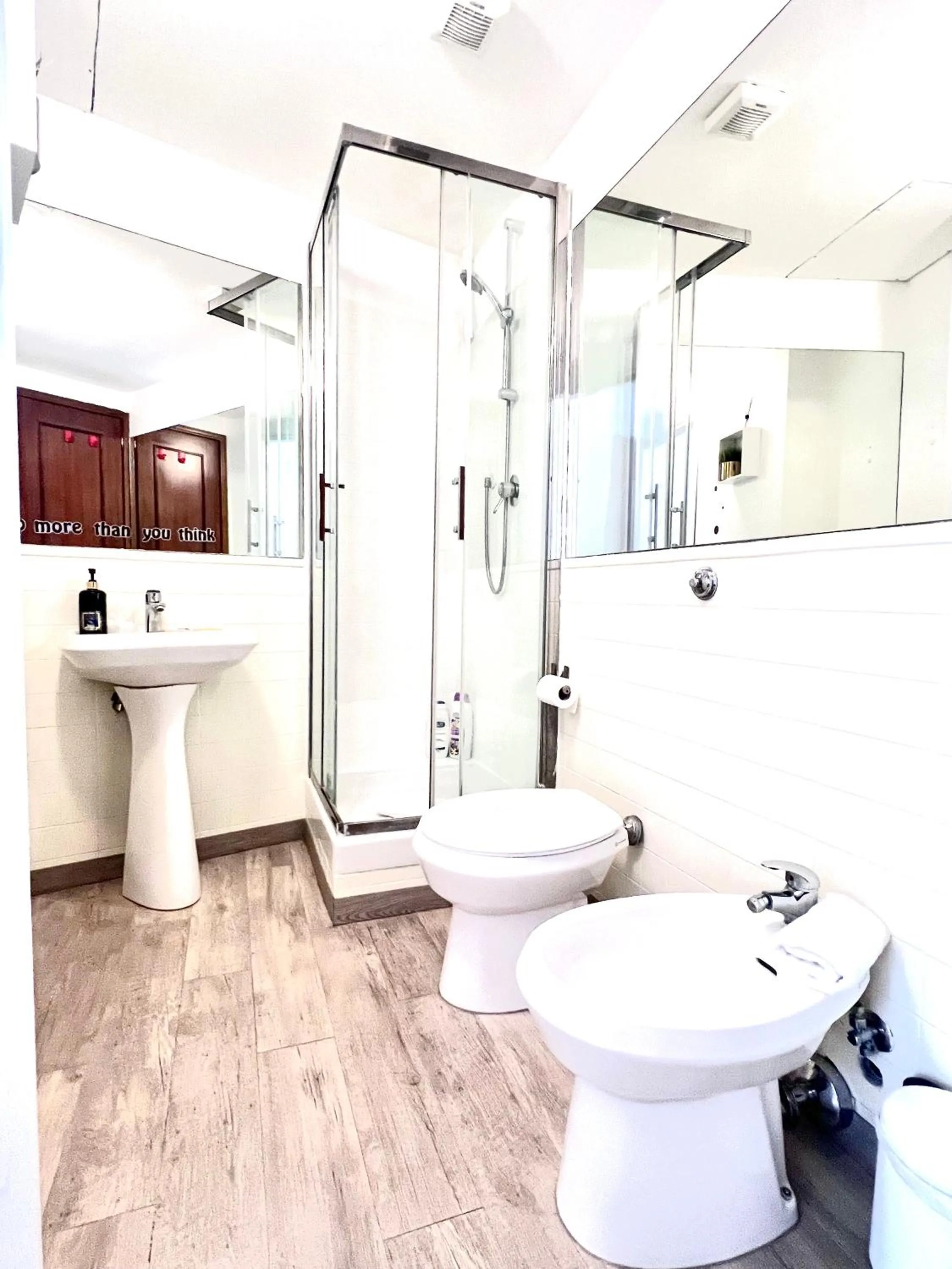 Shower in Mia House Roma